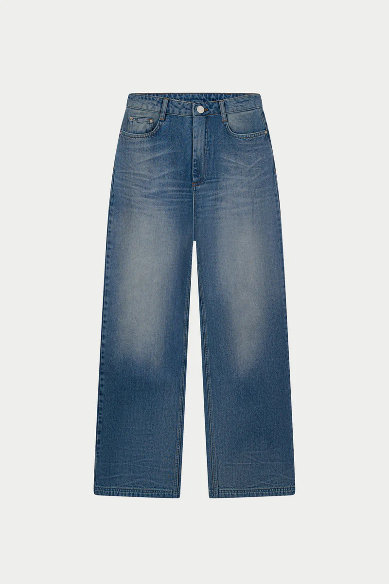 VINTAGE WASH MID RISE EMBLEM STRAIGHT LEG JEANS - BLUE WASH | The Couture Club