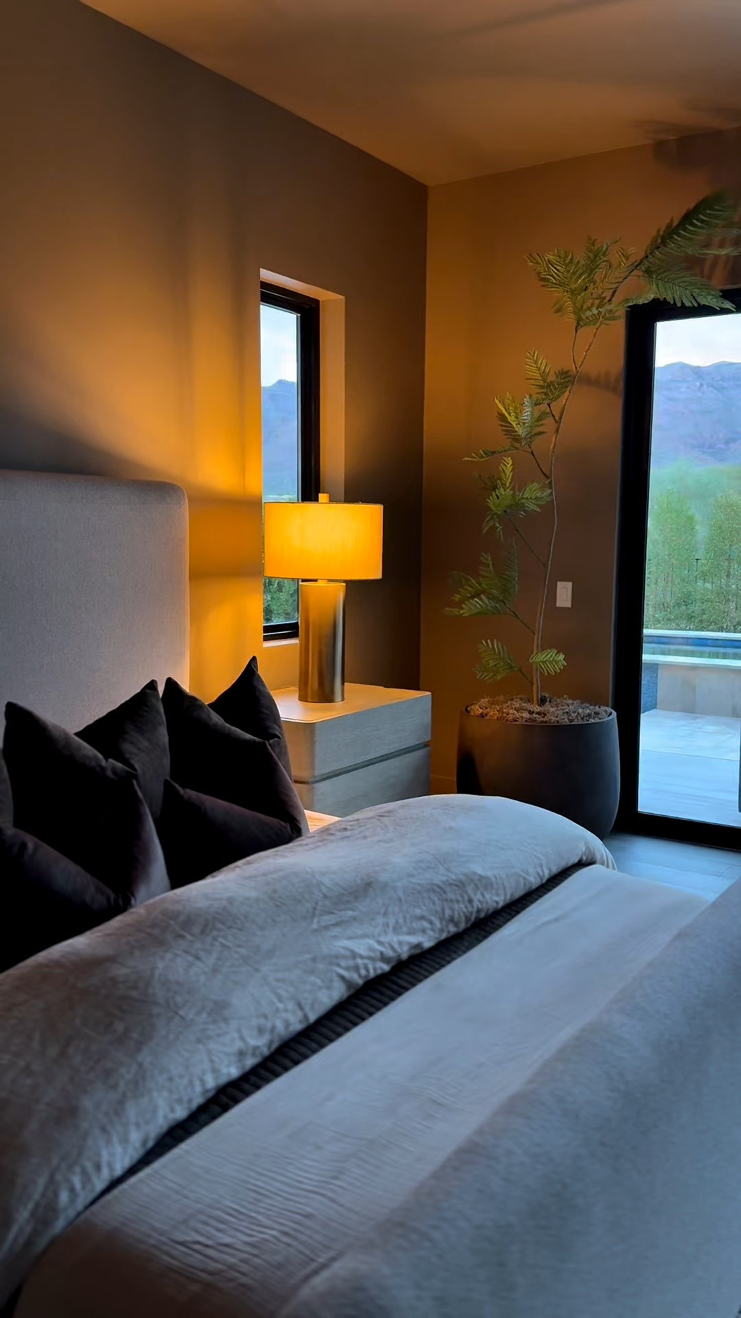  My chic master bedroom is gorgeous! I can’t wait to show you guys more to come! ❤️

Bedroom Inspo. Neutral Bedroom. Brown Throw Pillows. Faux Tree. Table Lamp. Gold Lamp. Nightstand.

#neutralhomedecor #homedecor #bedroominspo

 

#LTKHome #LTKFindsUnder100