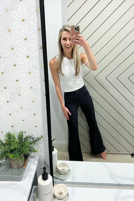 Today’s DIY fit in front of my new favorite DIY - a couple of my favorite basics!

XS in flares + tank 



#LTKhome #LTKfit #LTKFind