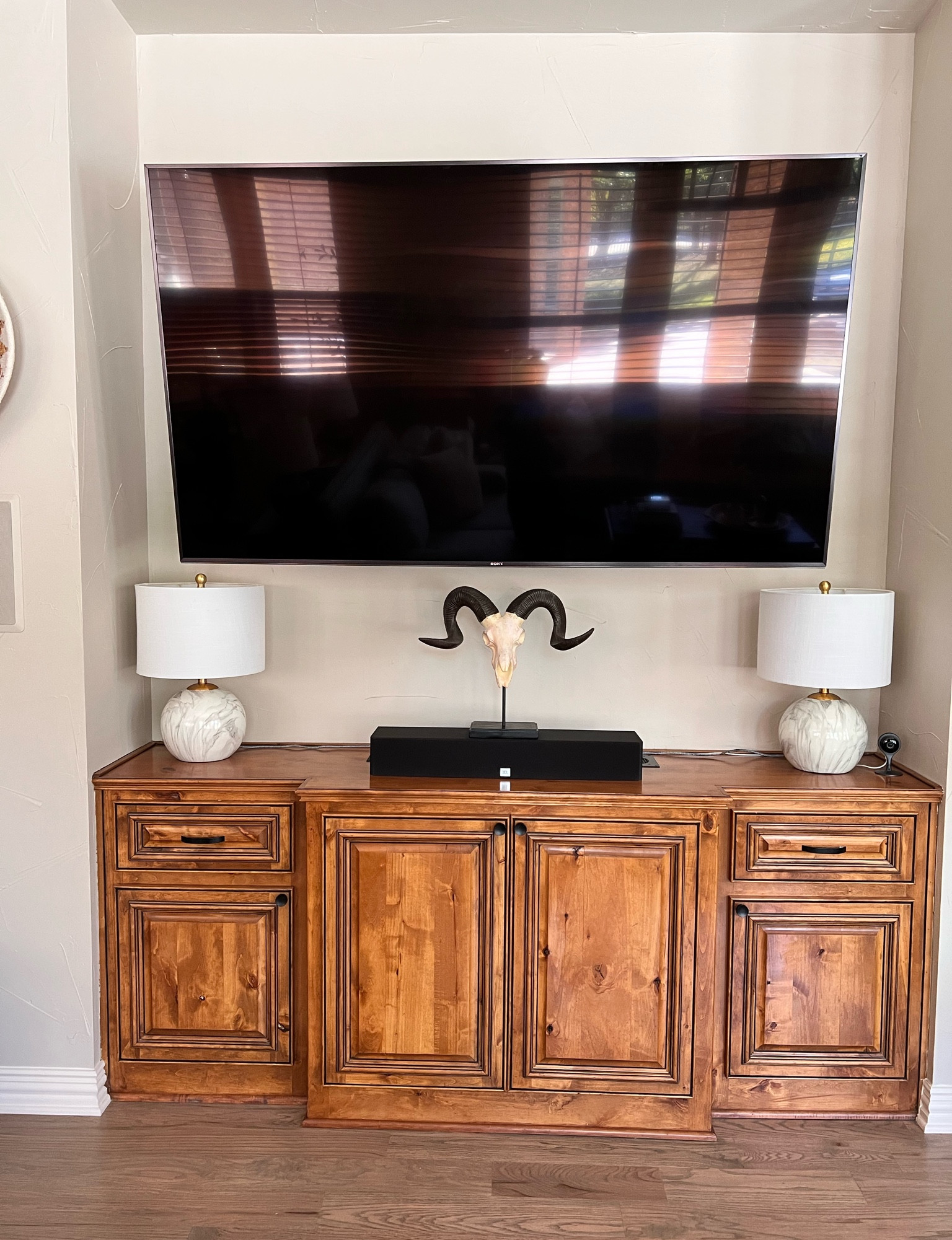 Oh heeey cute new lamps that don’t hide behind the TV. I didn’t realize how lame my taller set looked until my interior decorator friend said “ya need shorter lamps sis.” 