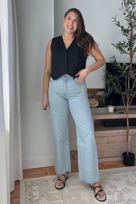 Abercrombie high loose Jean (wearing size 31 long) a bit snug on me, sizing up would fit better 


size 12 fashion | size 12 | Tall girl outfit | tall girl fashion | midsize fashion size 12 | midsize | tall fashion | tall women | 

#LTKmidsize #LTKfindsunder100 #LTKstyletip