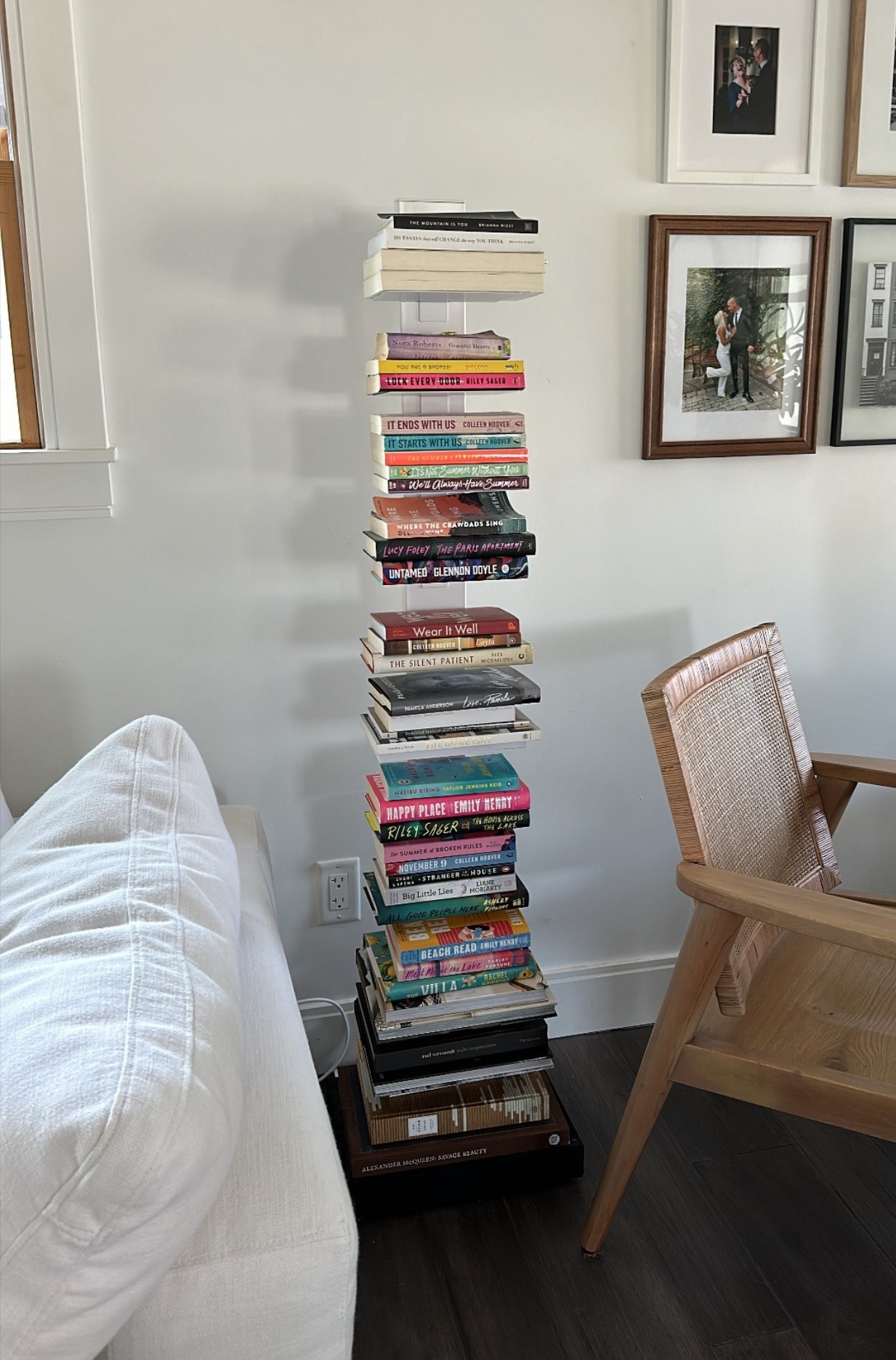 Thee bookshelf 📚📖✨ love how this looks like the books are just floating. Also comes in black!

#LTKFamily #LTKHome #LTKSeasonal