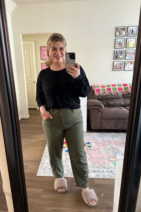 Business Casual
Wearing a size medium (usually a 10/12) in these. Size down if in-between sizes. Stretches out and gets roomier throughout the day. Loveeeeee

#LTKcurves #LTKworkwear #LTKunder50