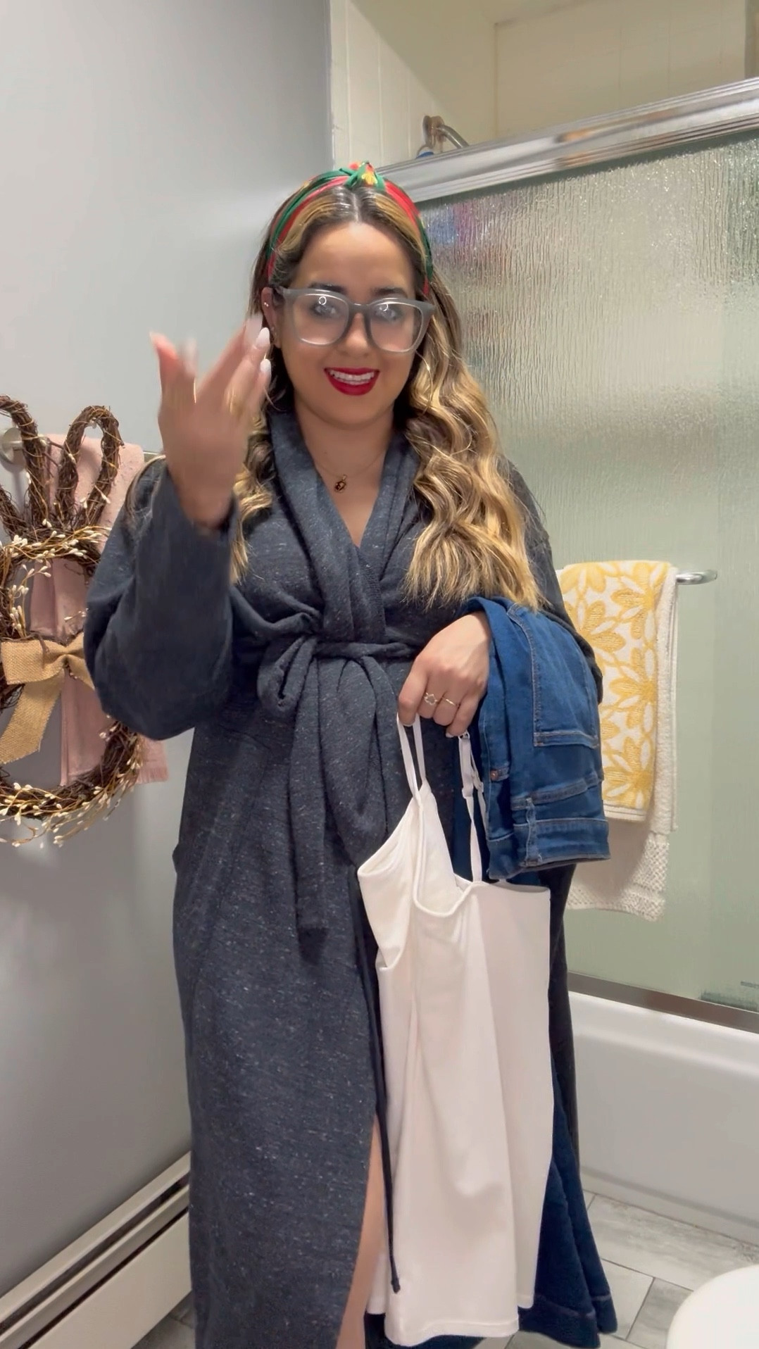 A pop of red is always so beautiful! To watch more videos like this one follow me on IG ➡️ @jan_ise Thank You for being here! Happy shopping!❤️❤️

#LTKstyletip #LTKGiftGuide #LTKVideo