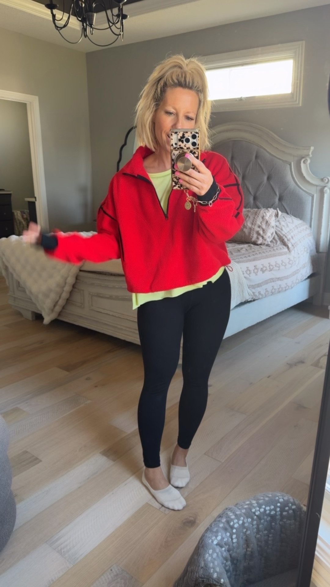 My OOTD. Nothing fancy but it’s the stuff I actually wear for real life!!!
⬇️⬇️⬇️
Pullover medium
Tee and leggings small

#LTKmomlife #LTKfitnessgoals #LTKdayinmylife