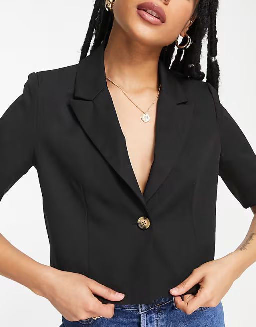 Vero Moda Petite – Elegantes Set in Schwarz mit kurz geschnittenem Blazer und Hose mit weitem B... | ASOS (Global)