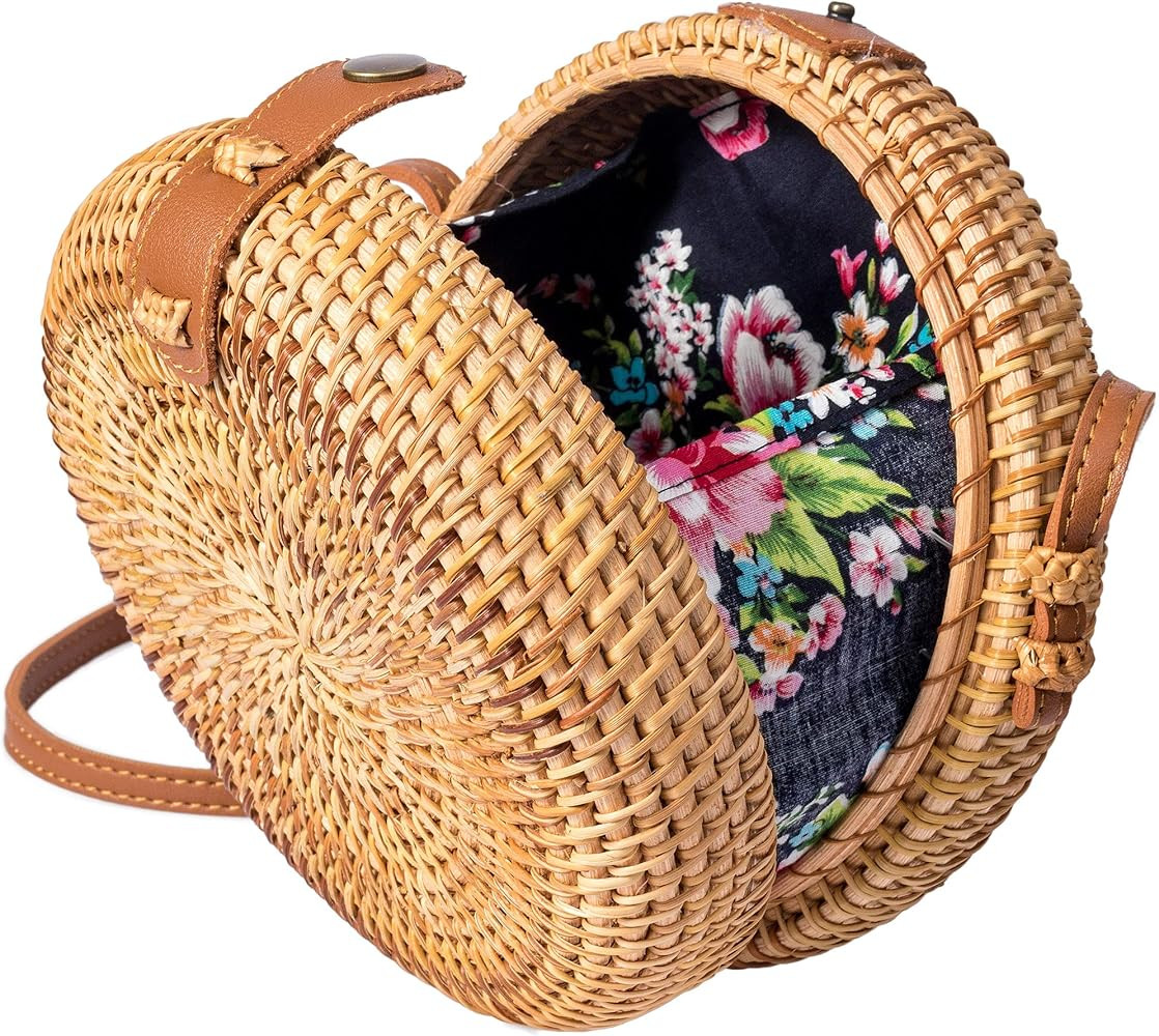 Bolsa de mimbre con diseño de paja de ratán tejida al hombro | Amazon (US)