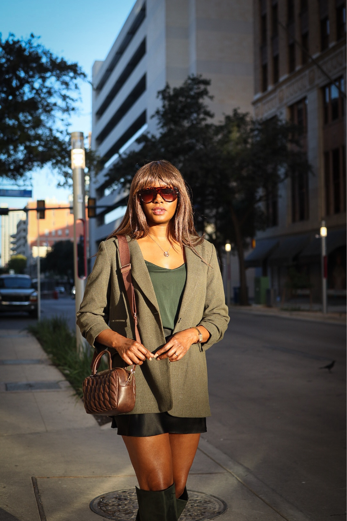 A little monochrome moment in green earth tones 💚🍂

green blazer & boots all autumn 