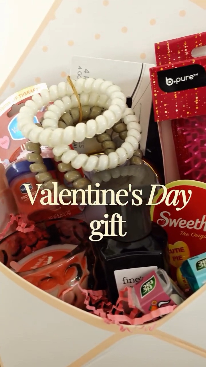 Idea de San Valentín que sí suma 🤍
Un detalle simple, bonito y útil: cosas que se usan, que se disfrutan y que no terminan olvidadas en un cajón.
Perfecto para amigas, hijas, maestras, padres teens o para darte un gustito tú misma ✨

Guárdalo para inspirarte 💌
Compártelo con quien siempre arma los mejores detalles 💕