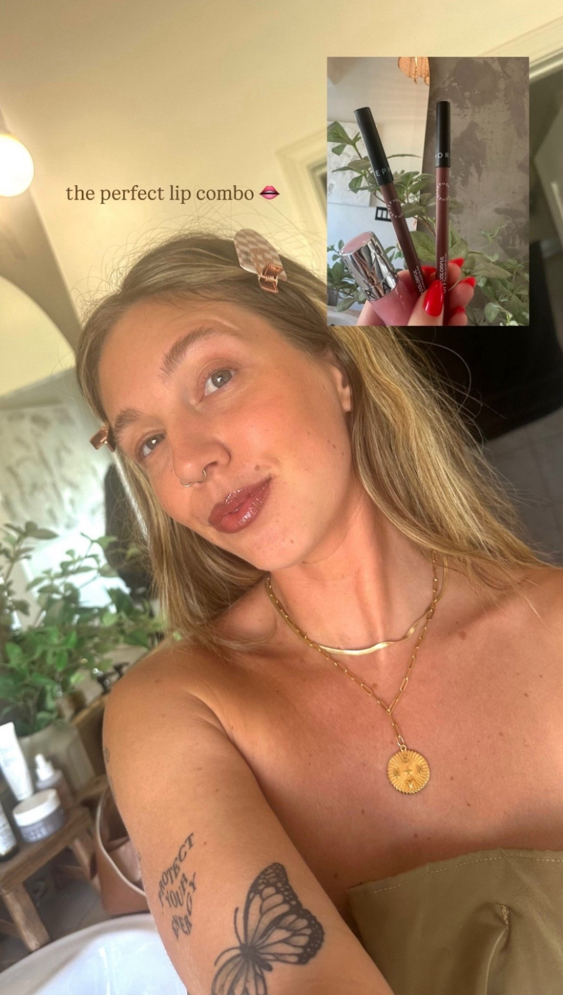Easy & effortless make up routine + the perfect lip combo! 👄 

DIBS (FACE) 
+ desert island duo blush/bronzer stick SHADE 2
+ double ended duo brush 
+ duet baked bronzer in caramel cappuccino 
+ love beam setting spray 

SEPHORA (LIPS)
+ outer liner Frappuccino
+ inside liner cinnamon brown (ombré it into the outer color) 
+ finish it with Sephora outrageous plumping gloss shade 07 pink pout