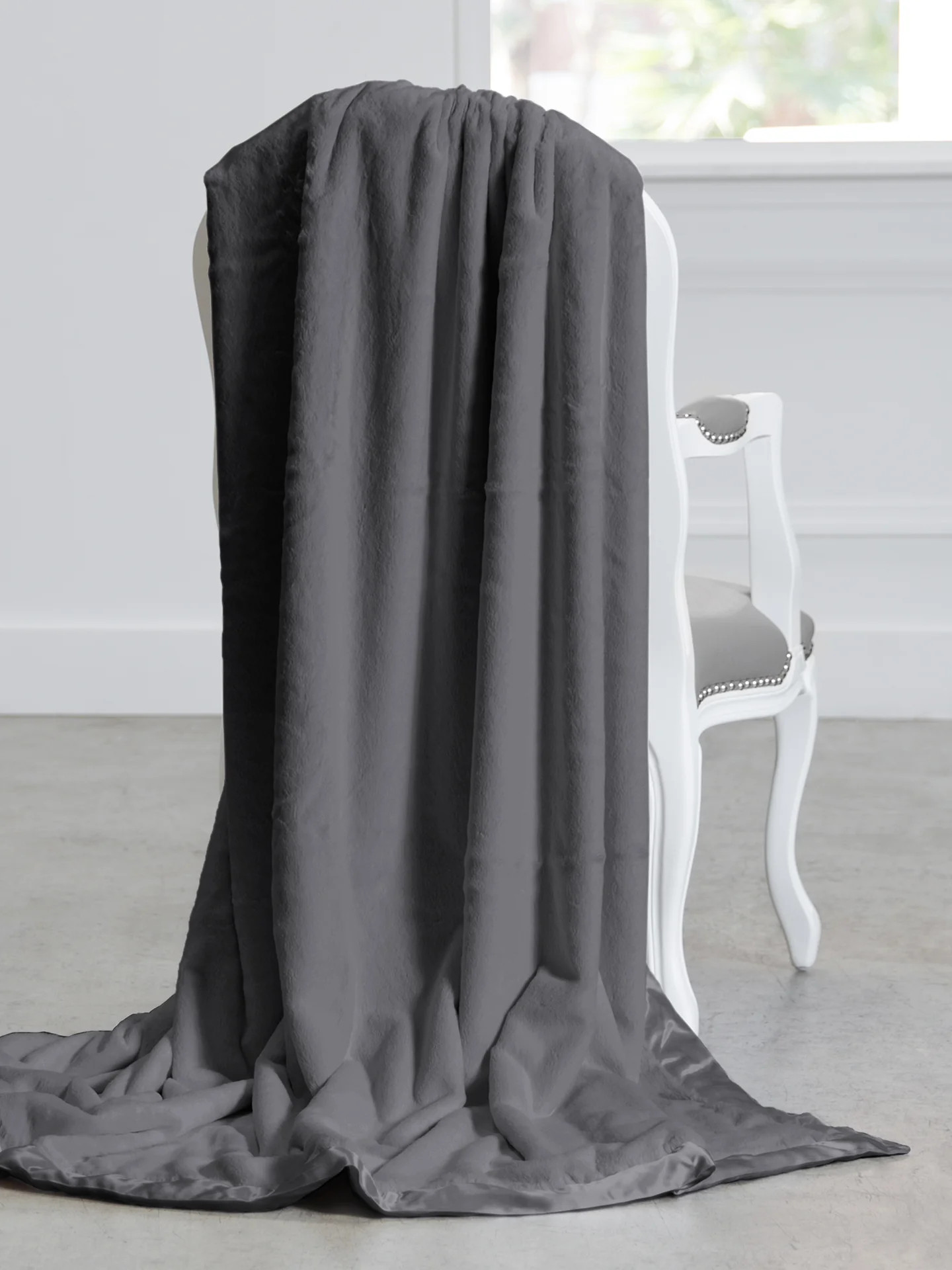 Luxe™ Big Kid Blanket | Little Giraffe