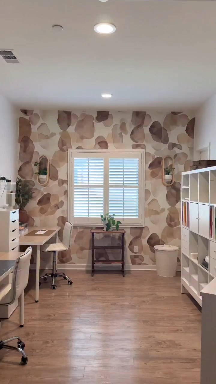 •
𝗜’𝗺 𝗳𝗲𝗲𝗹𝗶𝗻𝗴 𝗰𝗿𝗮𝗳𝘁𝘆 𝗵𝗼𝘄 𝗮𝗯𝗼𝘂𝘁 𝘆𝗼𝘂?
Warm and cozy plus FUNctional with a lot of personality. That’s what I’ve created in this space. A craft-room that is functional yet organized and one that allows the creative juices to flow. 

The office space is where the inspiration for my crafts, home styling and various planning takes place. It’s beautifully placed closest to the accent wall where my gorgeous @braidandwood wall planters help to elevate the space with beautiful plants. 

How did I achieve this look? I simply raised my @ikeausa Kallax with a base, moved my pegboards where they weren’t visible from my front door, slid my tables to the wall and added the most amazing wallpaper from @paperbloom. Wait I can’t forget the beautiful addition of my antique table from Granny’s Attic! 

If I must say so myself. That’s how you do a craft-room home office refresh! 
•
•
#ikea
#craftroom 
#wallpaper 
#homeoffice 
#homedecorideas