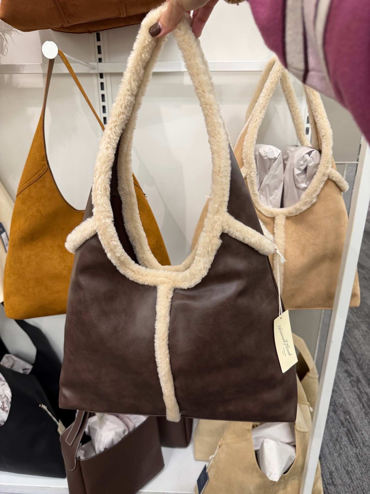 20% off shoulder bags
Look for less
Fall bags