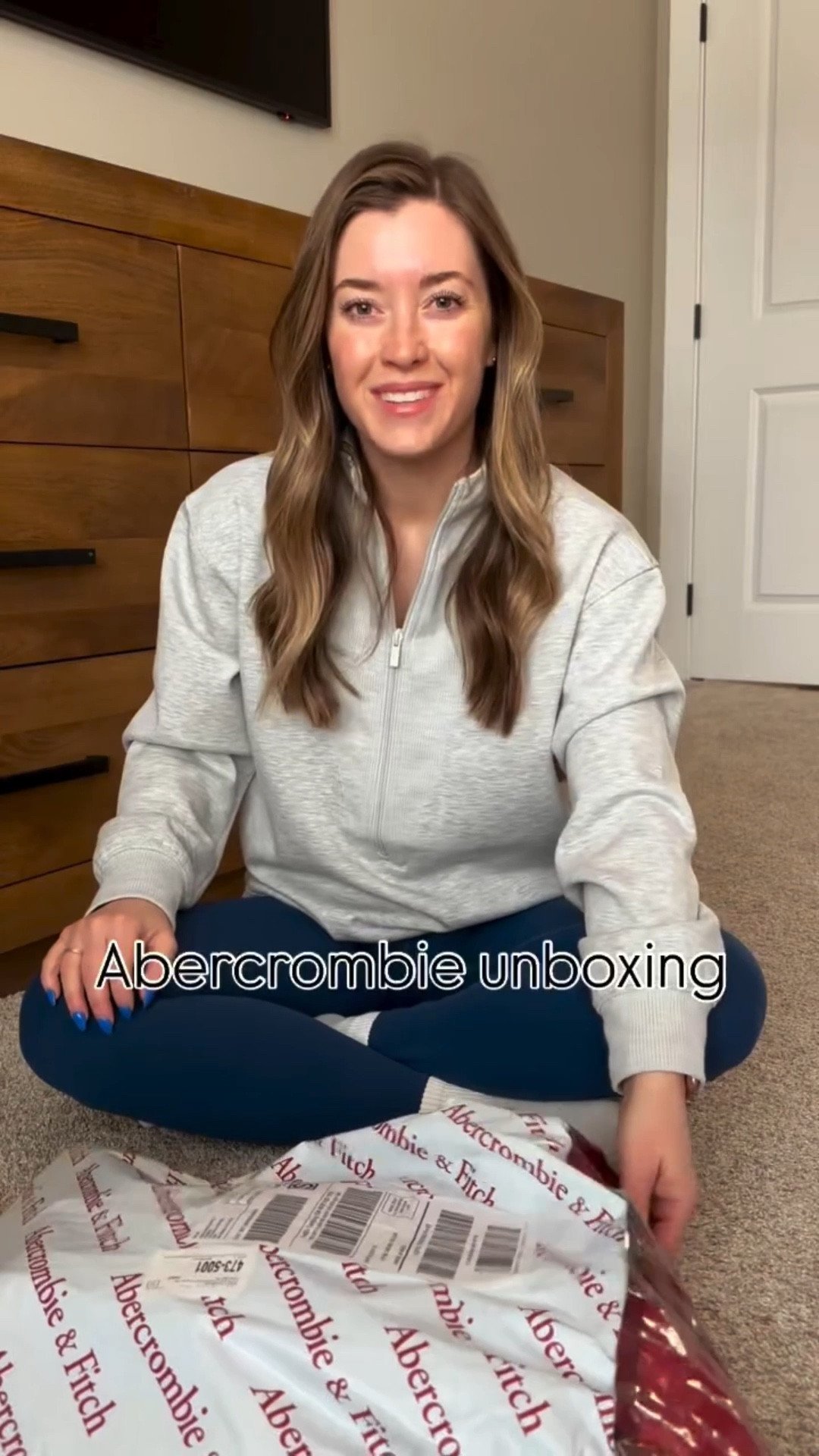 @abercrombie unboxing! 📦❤️
Most of these items are still on major sale!
Linked in stories and in my bio!

#unboxing #abercrombie #vacayoutfits