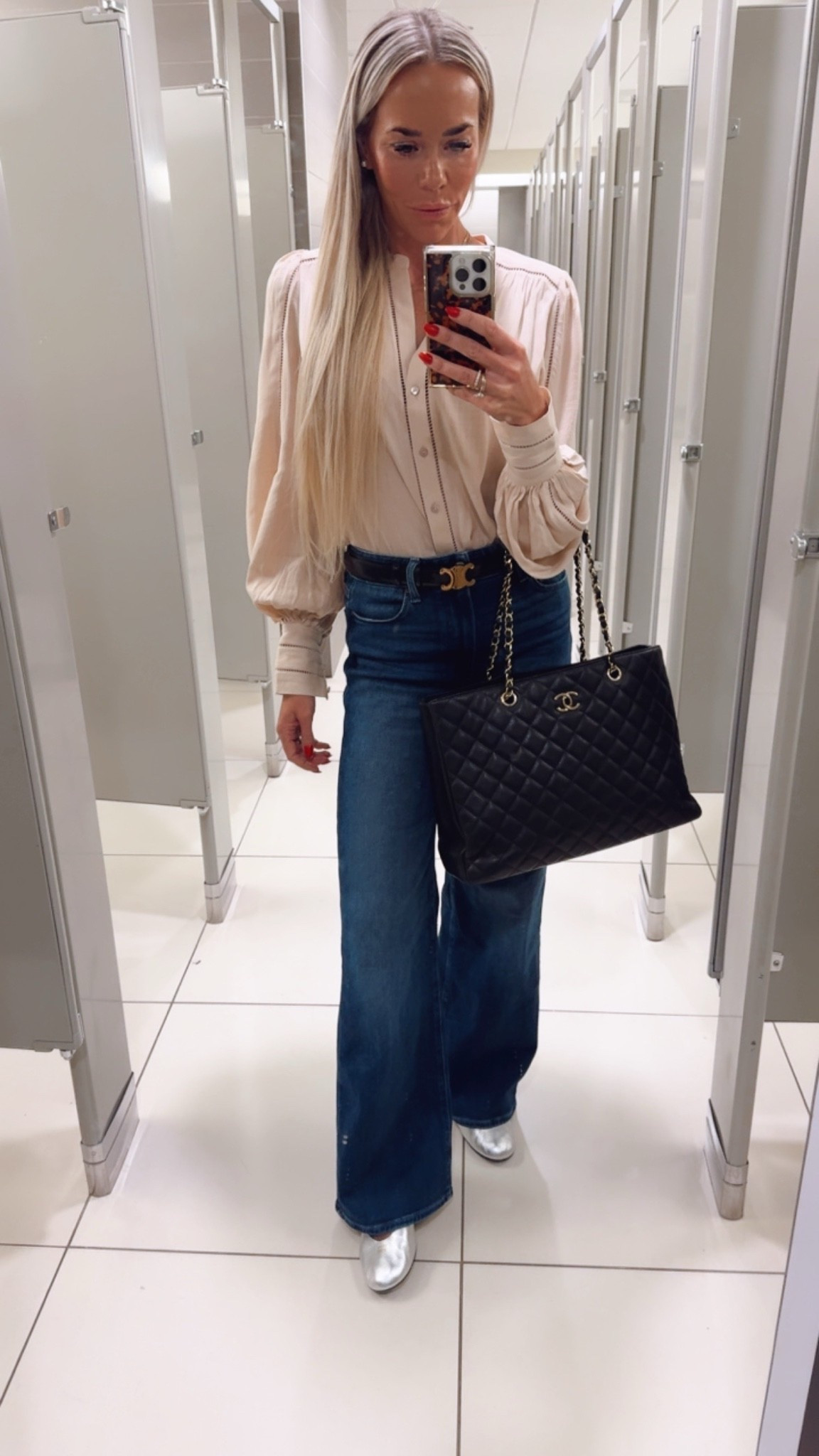The jeans that are flattering on EVERYONE! This wash is so perfect going into fall. Blouse is 30% off !

#LTKfall #LTKcanada #LTKjeans