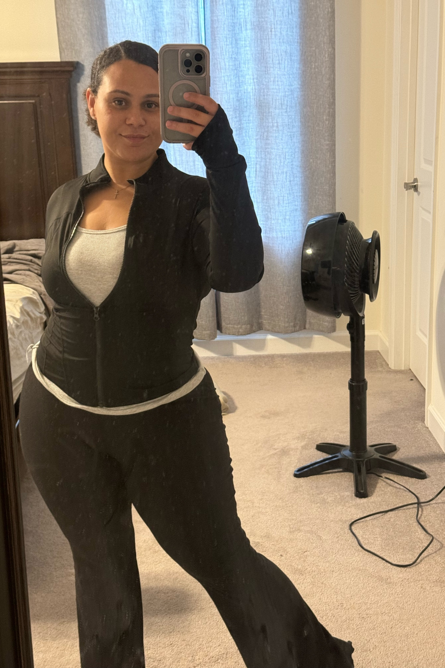 Quick after school pick up look 🖤 #GirlMom 

#LTKActive #LTKMidsize #LTKFitness