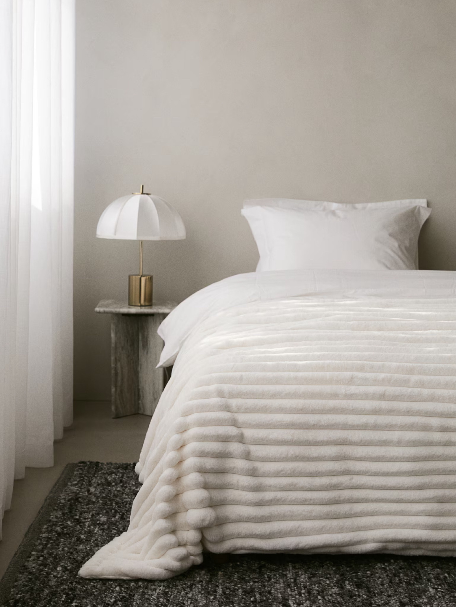 Cozy Bedroom for Christmas!
#ltkhome #ltkhomedecor #natale #casa #cameradaletto #hmhome #hm #tablelamp #lampada #blanket #copriletto #letto #bed #homedecor #homedesign

#LTKeurope #LTKCyberWeek #LTKitalia