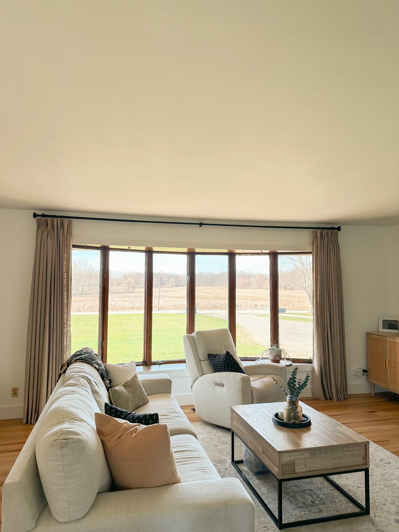 OBSESSED with these curtains!!