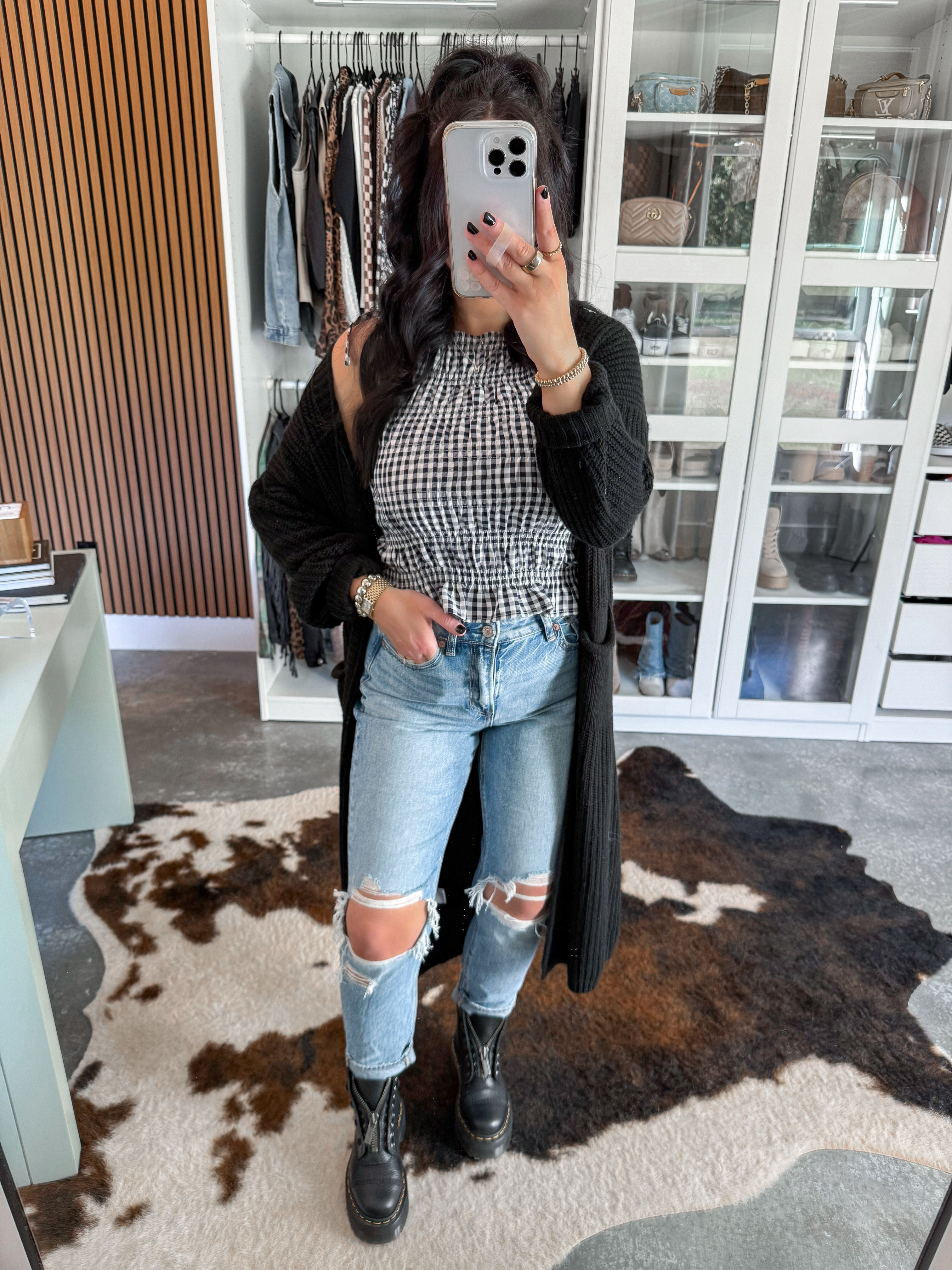 Gingham Tank Top - small
Duster Cardigan - small
Jeans - 4

Gingham print is one of my favorites 😍 I love the ruched fit of this one - so flattering! Styled it under this black chunky knit duster cardigan and finished the look with these ripped American Eagle jeans & my platform doc martens! 🖤

 

 #LTKPetite #LTKFindsUnder50 #LTKFindsUnder100