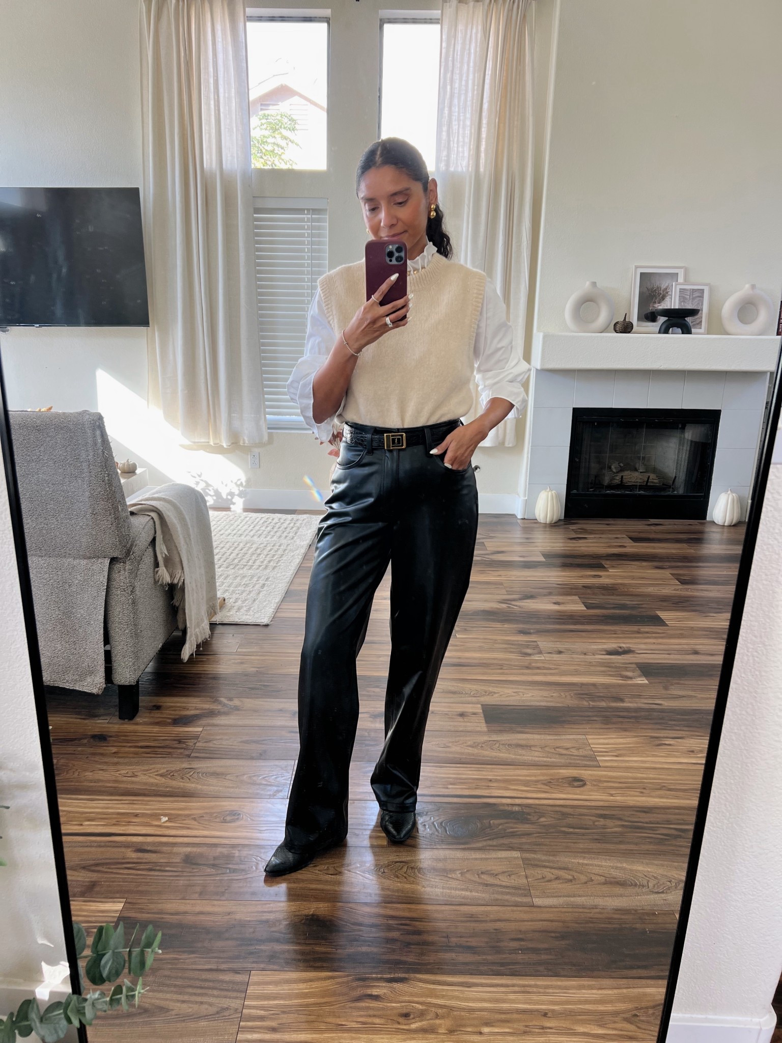 Today work look! Vest and shirt is Sezane.
Pants are Abercrombie old