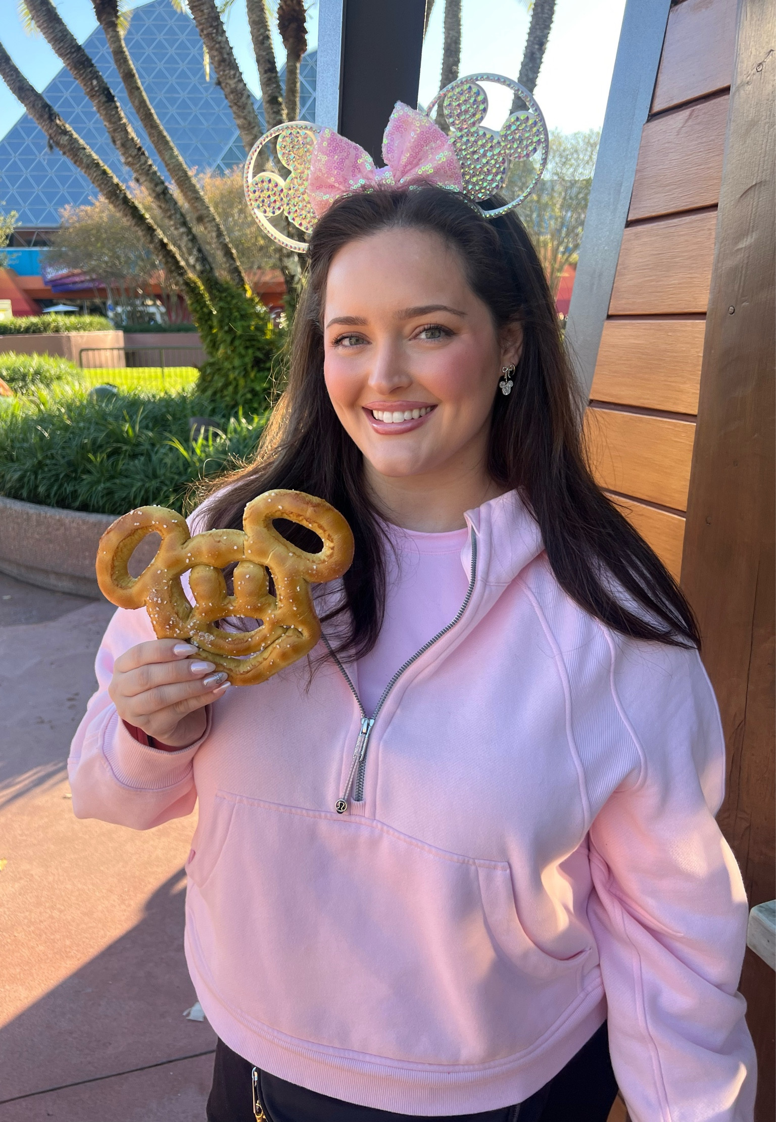 The cutest baby pink fit at Disney🩷 tops are yogalicious and lululemon! The strawberry milkshake color is fab 🫧

#LTKGiftGuide #LTKActive #LTKStyleTip