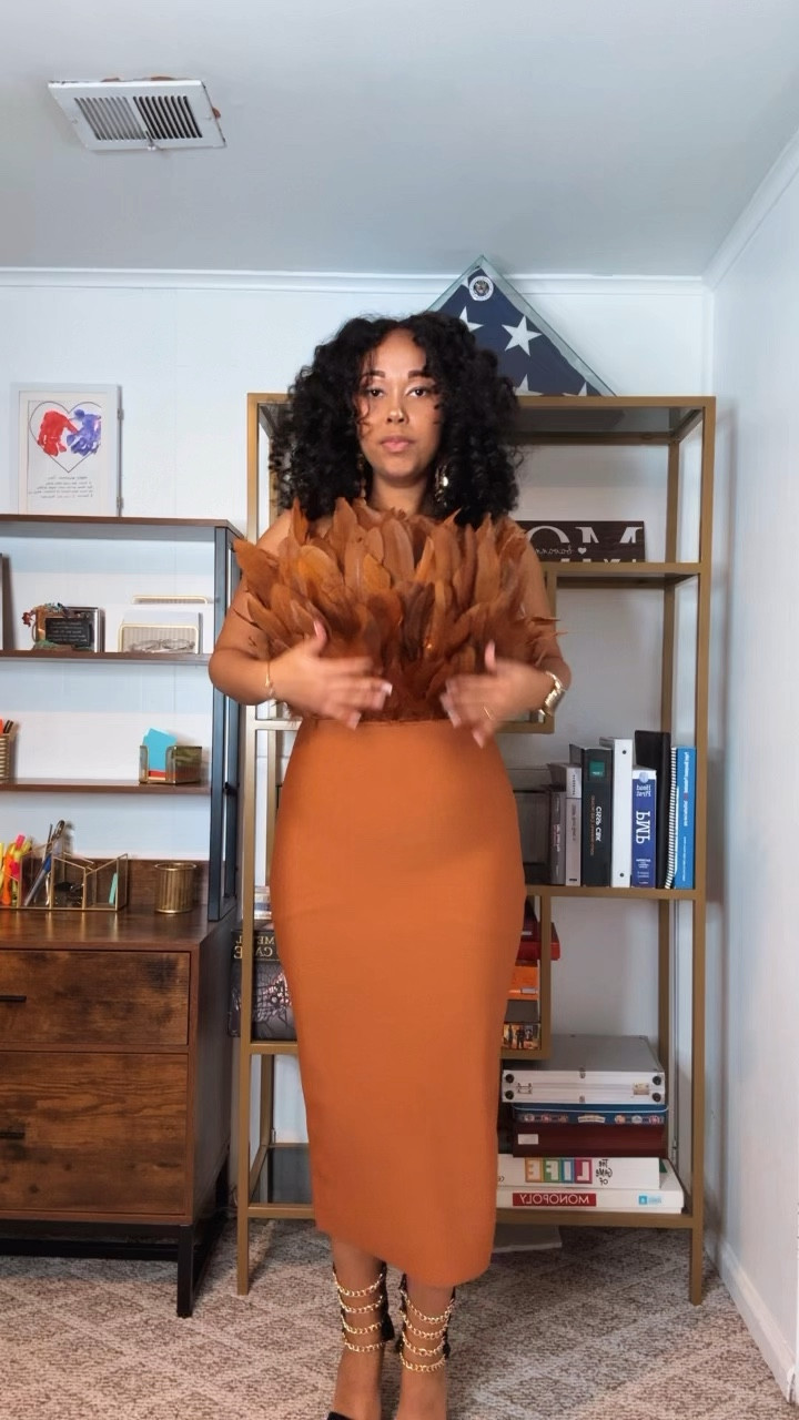 
Spring is here, it’s time to add more dresses to our wardrobes! The feathers are such a statement piece. I got the dress in a large but the medium would have fit better.✨ Height 5’5 | Size M | Shoe 8

#LTKstyletip #LTKfindsunder50 #LTKmidsize