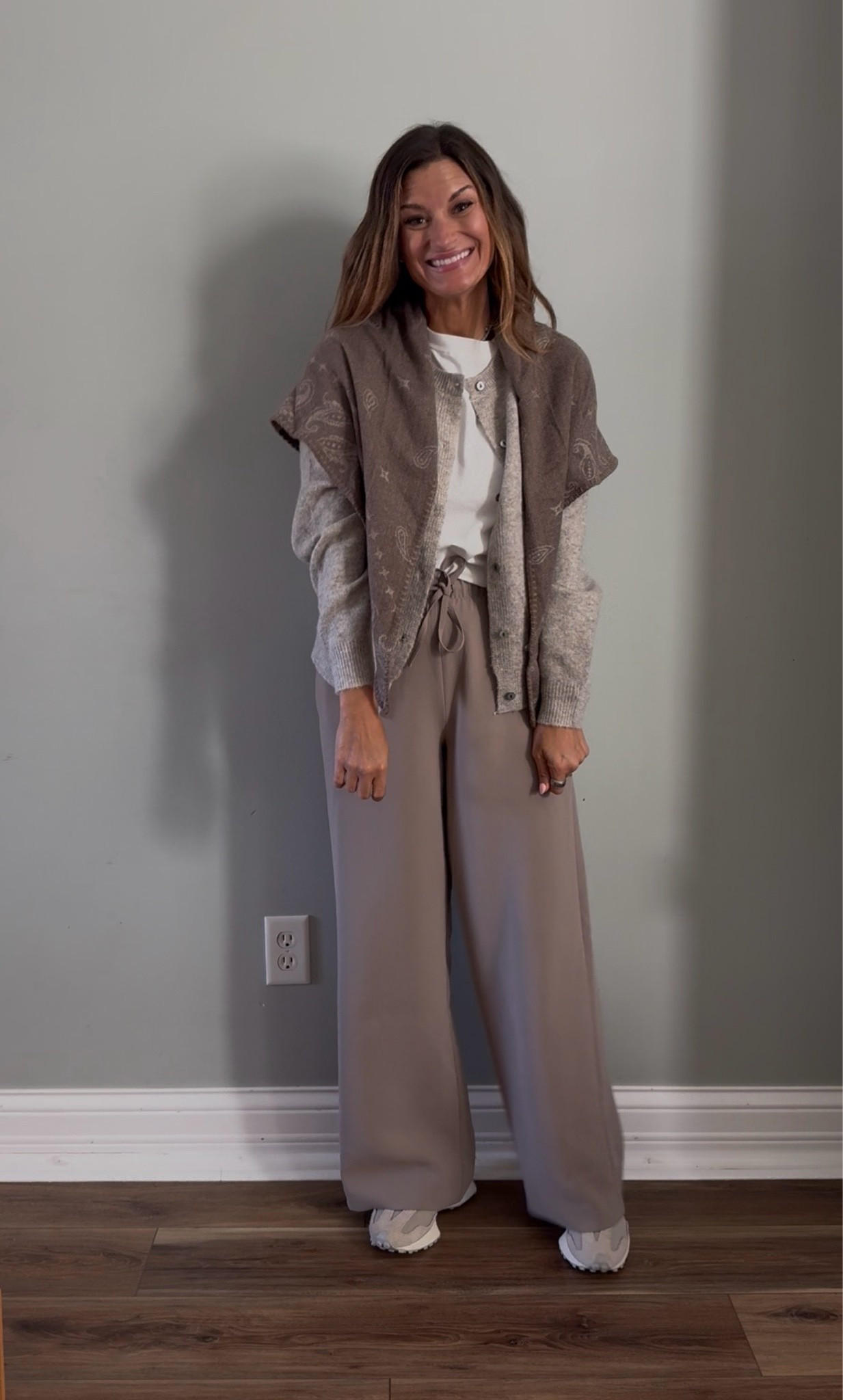 Casual fall travel outfit