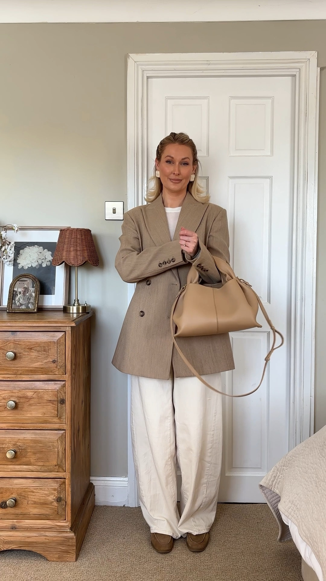 Wearing these jeans in repeat. Let’s get dressed for some bridal appointments 

Zara, neutral style, barrel leg 

#LTKstyletip #LTKuk #LTKspring