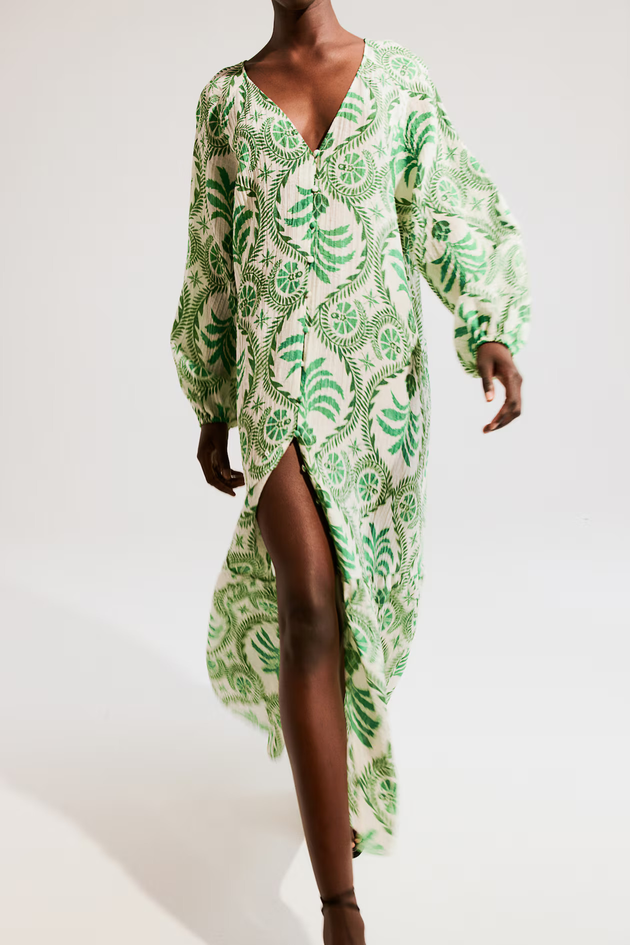 Tie-belt crêpe dress - V-neck - Long sleeve - Green/Patterned - Ladies | H&M GB | H&M (UK, MY, IN, SG, PH, TW, HK)