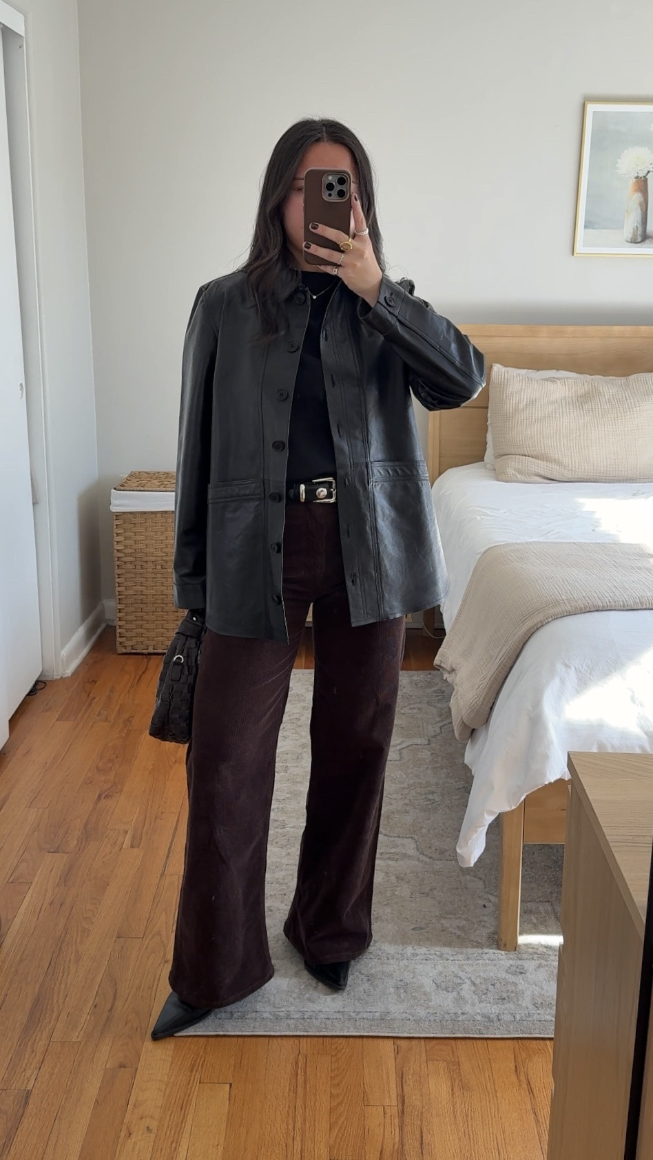 Jacket: size medium
Tshirt: size small
Pants are old CoH