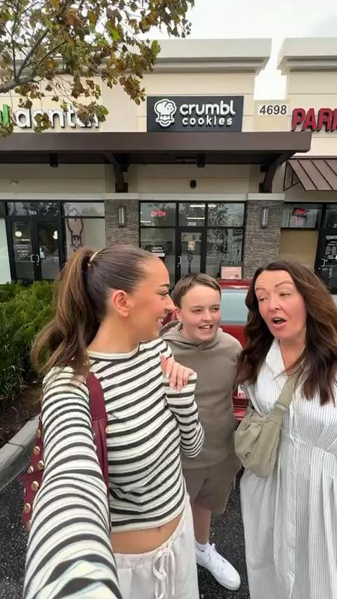 Trying the Kardashian Crumbl cookies ✨🍪⭐️🧁

Stripe top, Sisters & Seekers, linen trousers, baggy trousers, studded bag, travel, holiday outfit, city break outfit, spring outfit, casual, comfy

#LTKuk #LTKtravel #LTKspring