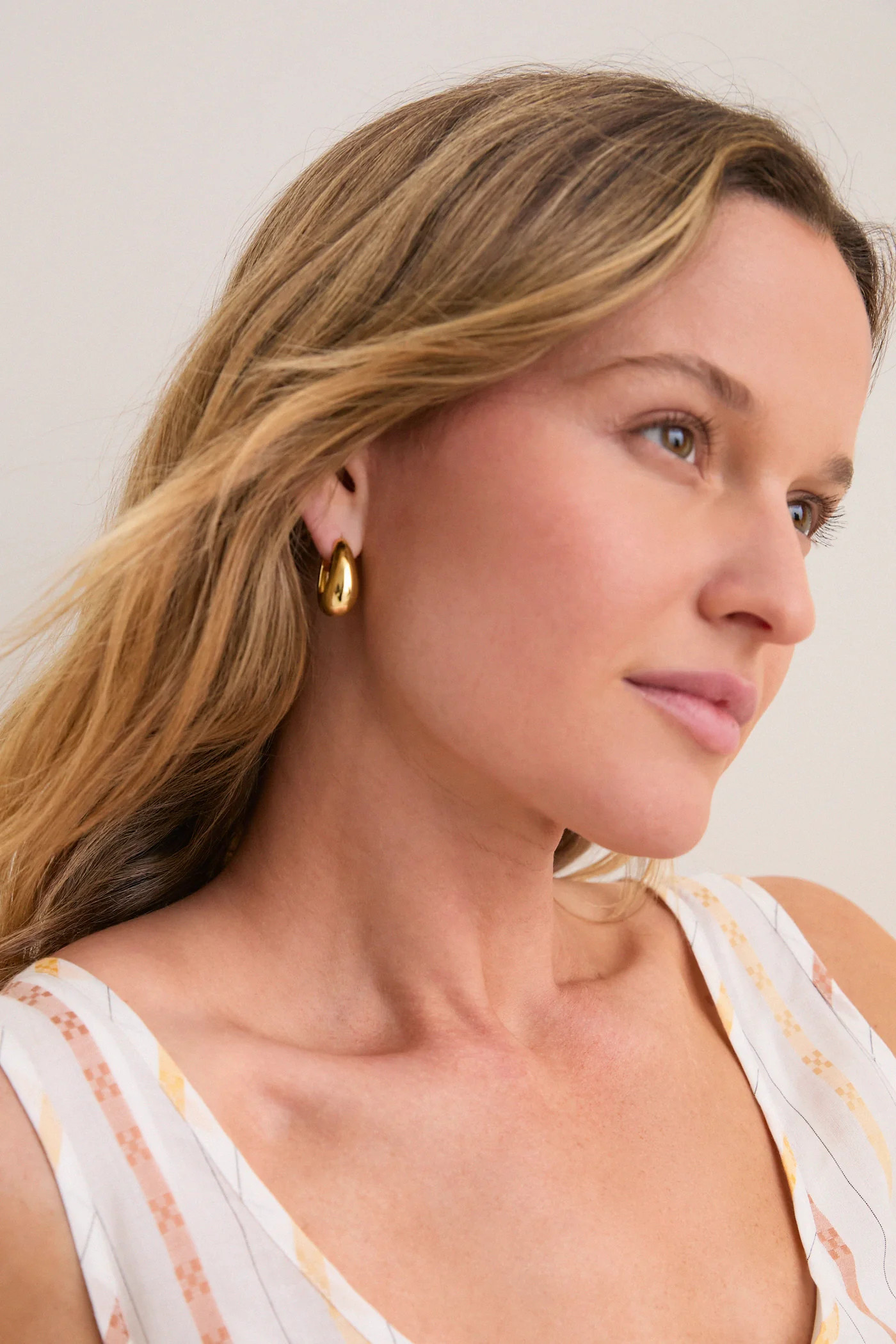 Mini Gold Drop Hoop Earrings | Tuckernuck (US)
