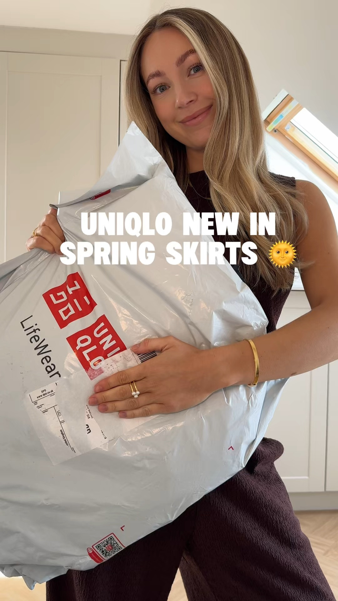 Day 5 of 15 Spring Staples in 15 Days - today is all about skirts! I loveee a midi skirt for Spring & these 2 will see you right through to Summer also 🌞 Which one is your fave? 1 or 2? ✨

#LTKspring