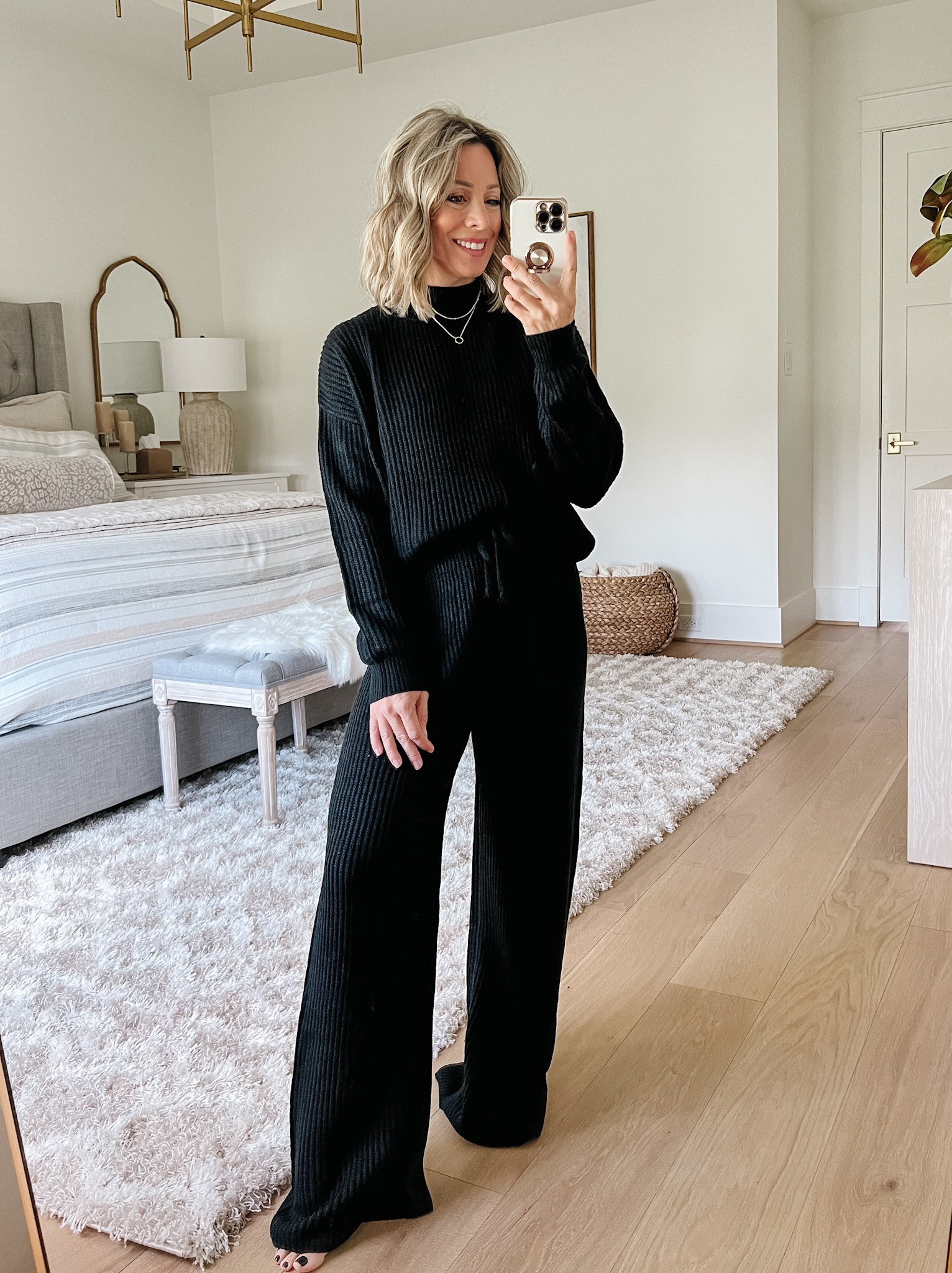 Gibson sweater pants and sweater 

Top: XXS
Pants: XXS 



#LTKover40 #LTKstyletip #LTKSeasonal