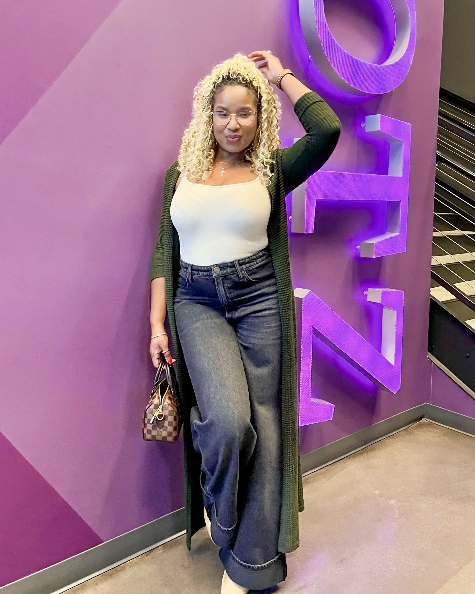 Wide leg denim trend🖤

#LTKStyleTip #LTKSeasonal #LTKWorkwear