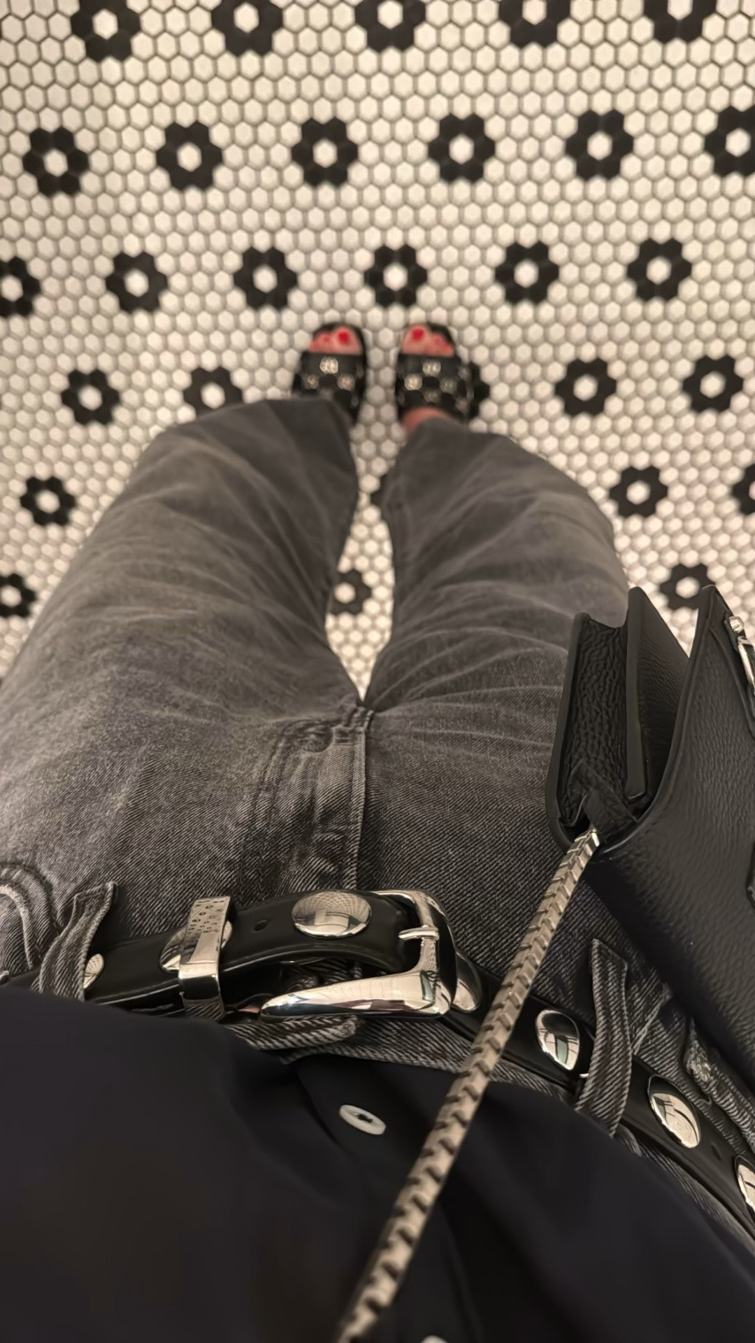 Wearing my new Levi’s with my Kate belt that looks exactly like the Quince in case you don’t want to spend $700 on a belt

#LTKOver40 #LTKSaleAlert #LTKWorkwear
