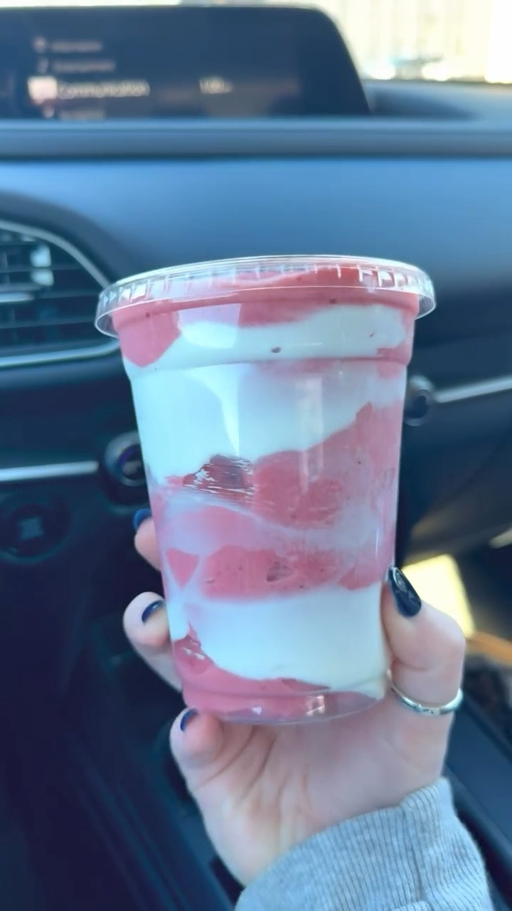 Let’s try Dr. Feelgood in Baton Rouge, LA! 🍓🍌 #smoothie #drfeelgood #letstry