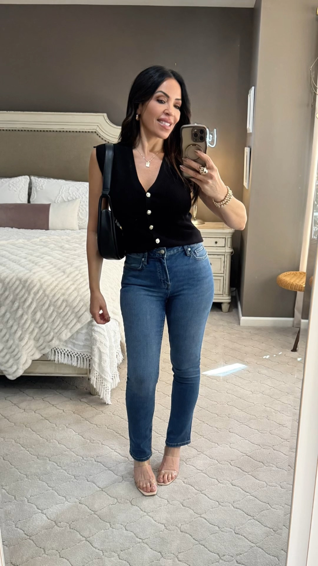You heard that right! Vogue recently said that skinny jeans are back. As a curvy girl, I immediately said no way. However, after trying in this stretchy pair from @Walmart  I changed my mind! I sized up one and got the size 6. They fit me like a glove. Let me know if you are going back to skinny jeans or is it a “no way!”
#falloutfits #over50fashion #walmartstyle