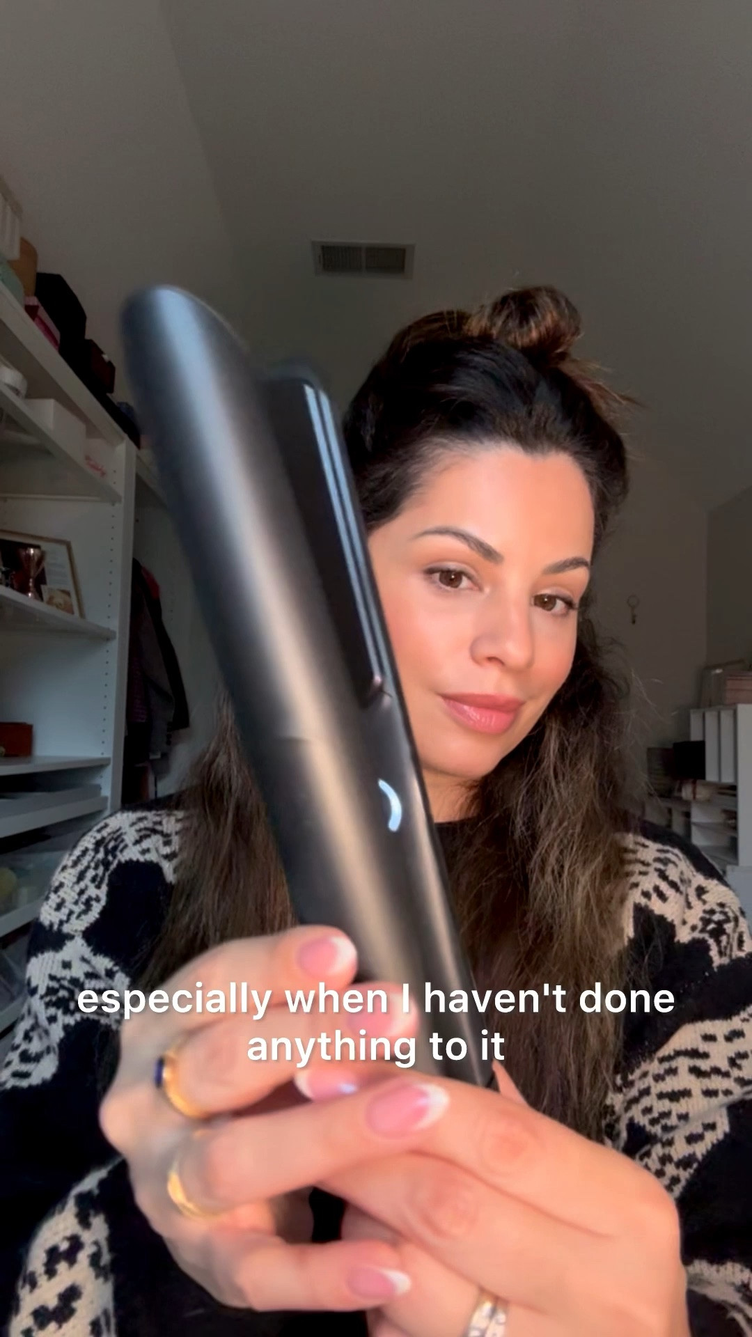 I love using GHD’s new chronos hair straightener to remove hair kinks and add shine! 🤩