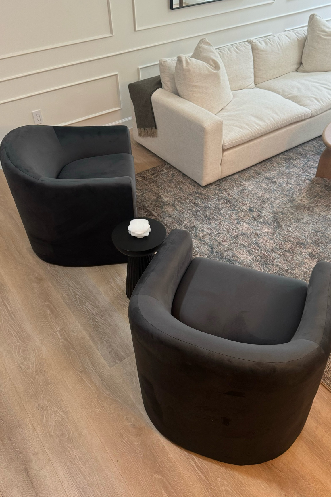I am obsessed with these pollman upholstered barrel chairs from Wayfair. They are super velvety, and the color is spot on. It is the perfect dark gray velvet.! 


if you’re looking for a luxurious accent chair for your living space  chefs kiss! 



#LTKGiftGuide #LTKHome