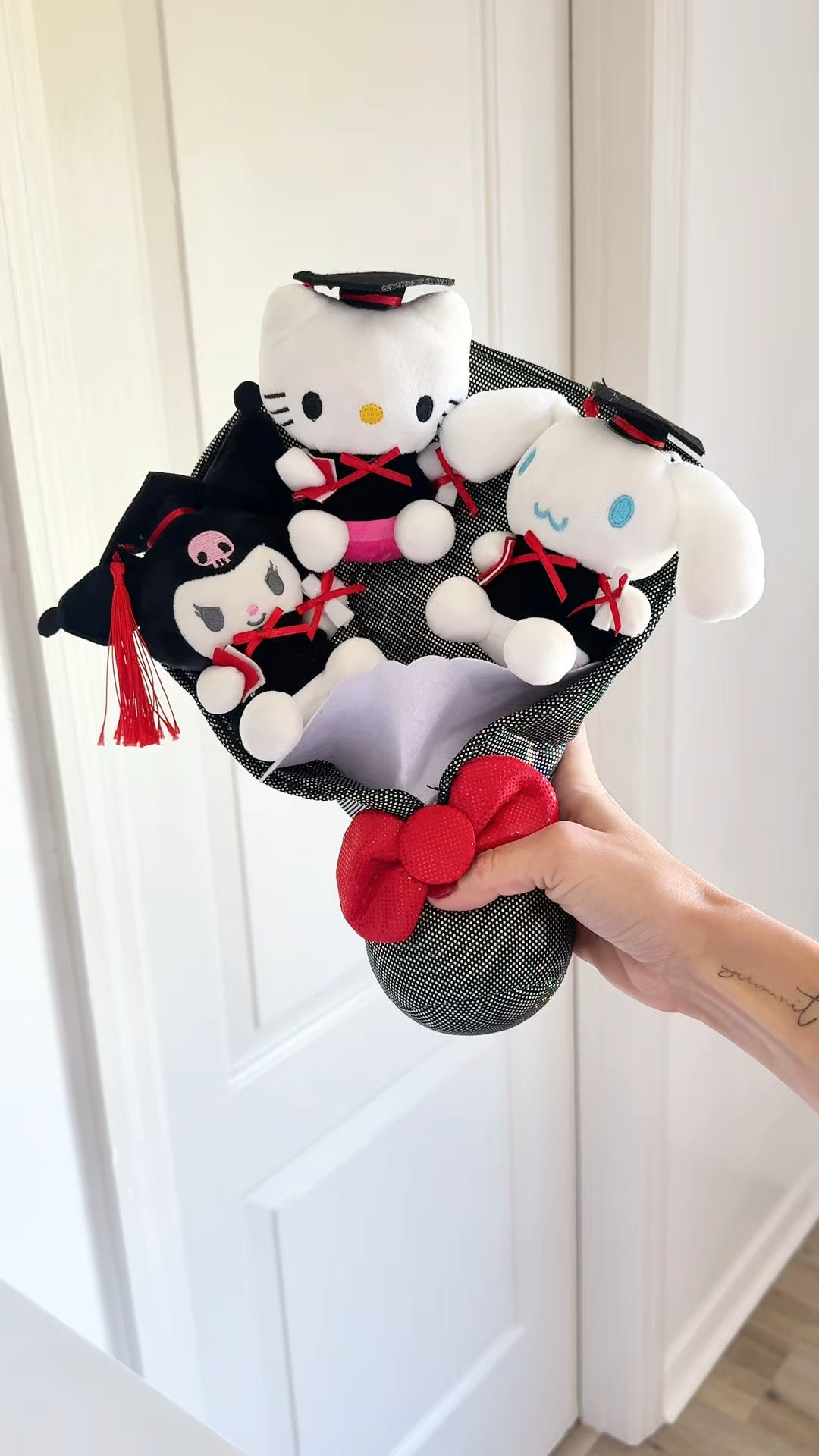 The cutest finds for kindergarten or preschool graduates 🥹 graduation paint favors, hello kitty graduation bouquet and a 2026 hello kitty grad plush 🎓 
-
Kindergarten graduation, preschool graduation, kinder grad, kindergarten grad, graduation gifts, class favors #kindergartengraduation #kindergrad #preschoolgraduation #preschoolgrad #momfinds
