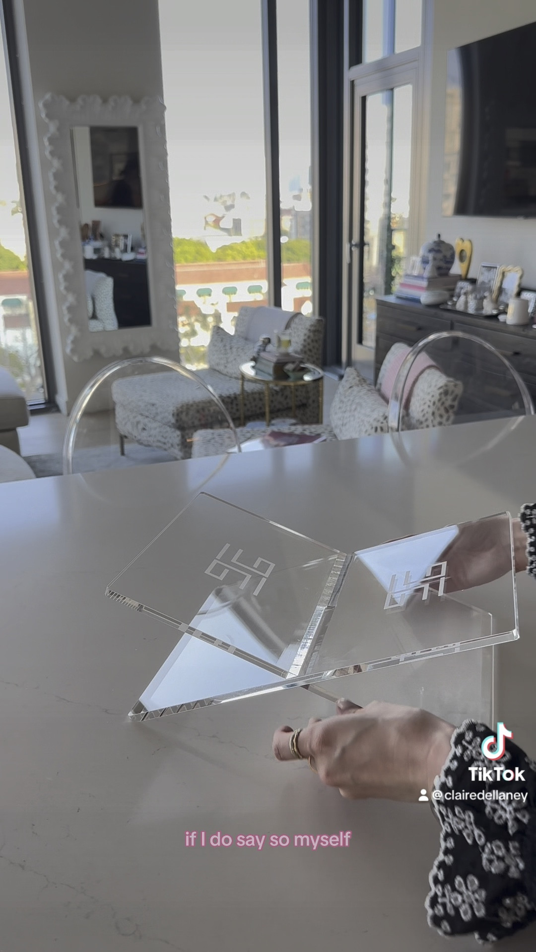 The cutest Amazon find! Lucite book stand!🙌🏻😍

Home finds, interior decor, grandmillennial

#LTKVideo #LTKHome #LTKFindsUnder50