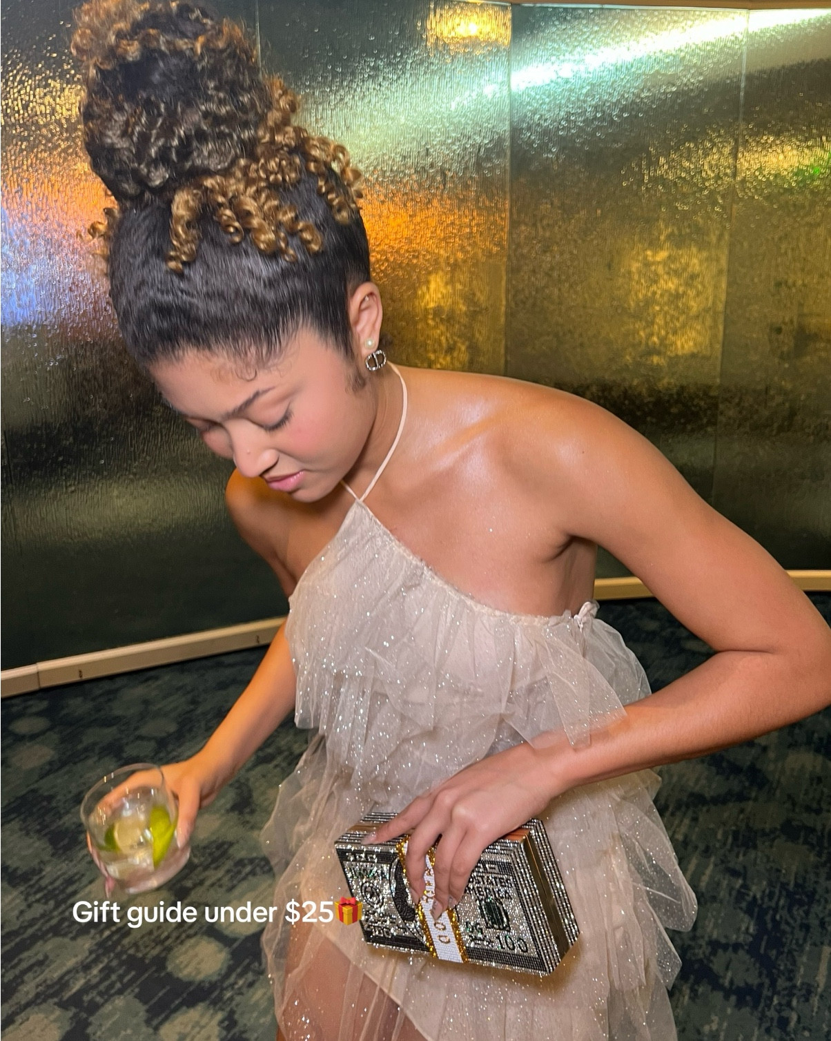 Gift guide that keeps you well under $25 for almost all listed items💝

There’s a little something for everyone here. Happy holidays! 

#LTKHoliday #LTKGiftGuide #LTKFindsUnder50