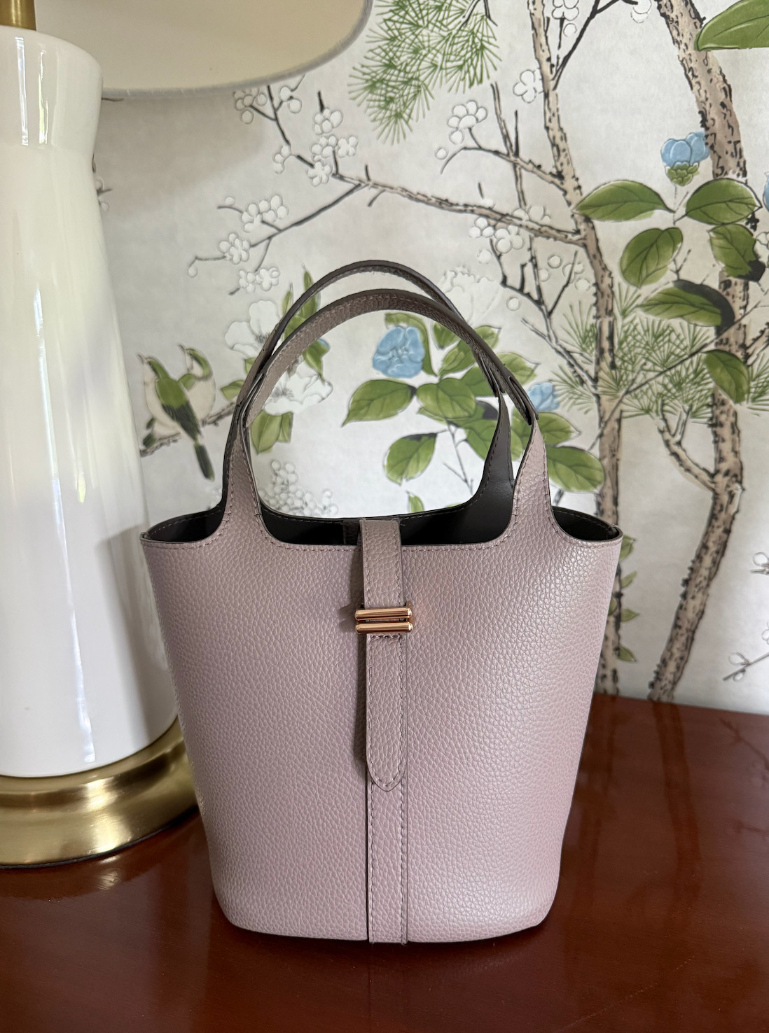 My $25 Target bucket purse. Perfect size & it comes in three colors! 

#TargetPurse #TargetFinds #Target #TheSouthernSource 

 #LTKdayinmylife #LTKootd #LTKstorytime