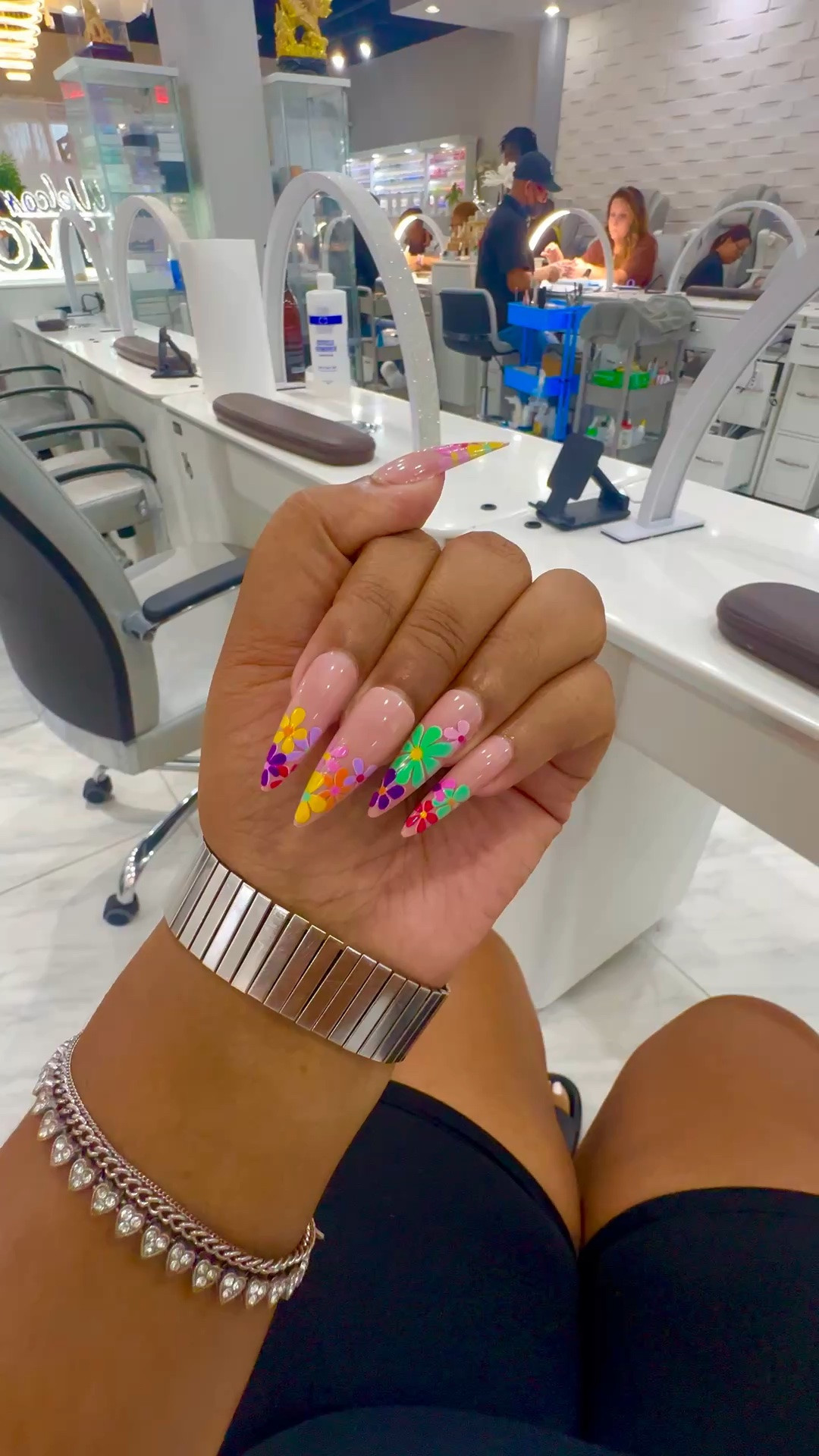 It’s giving flower bomb nails in the summer time😍

#LTKBeauty #LTKselfcare