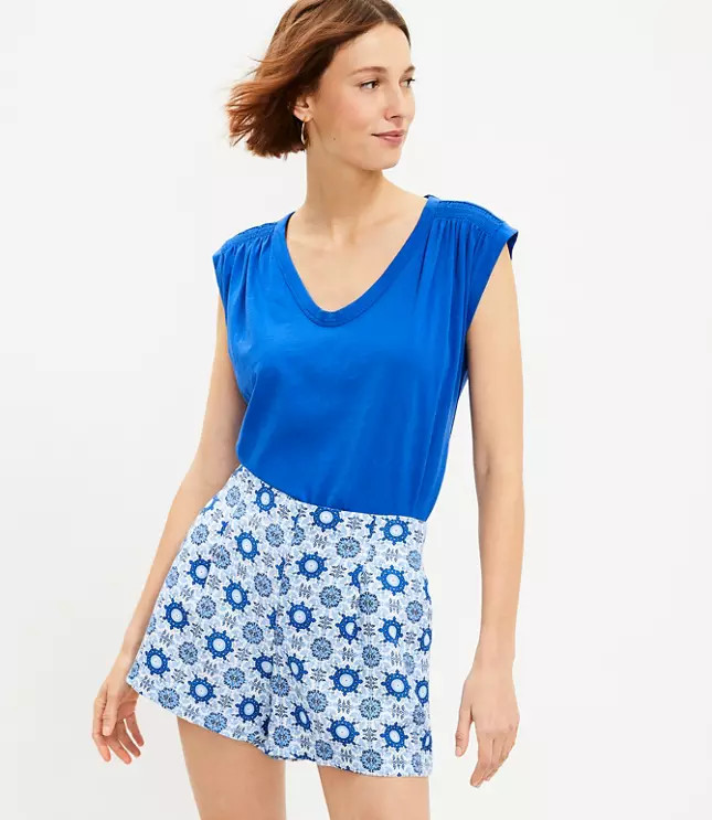 Pleated Pull On Shorts in Tiled Linen Blend | LOFT