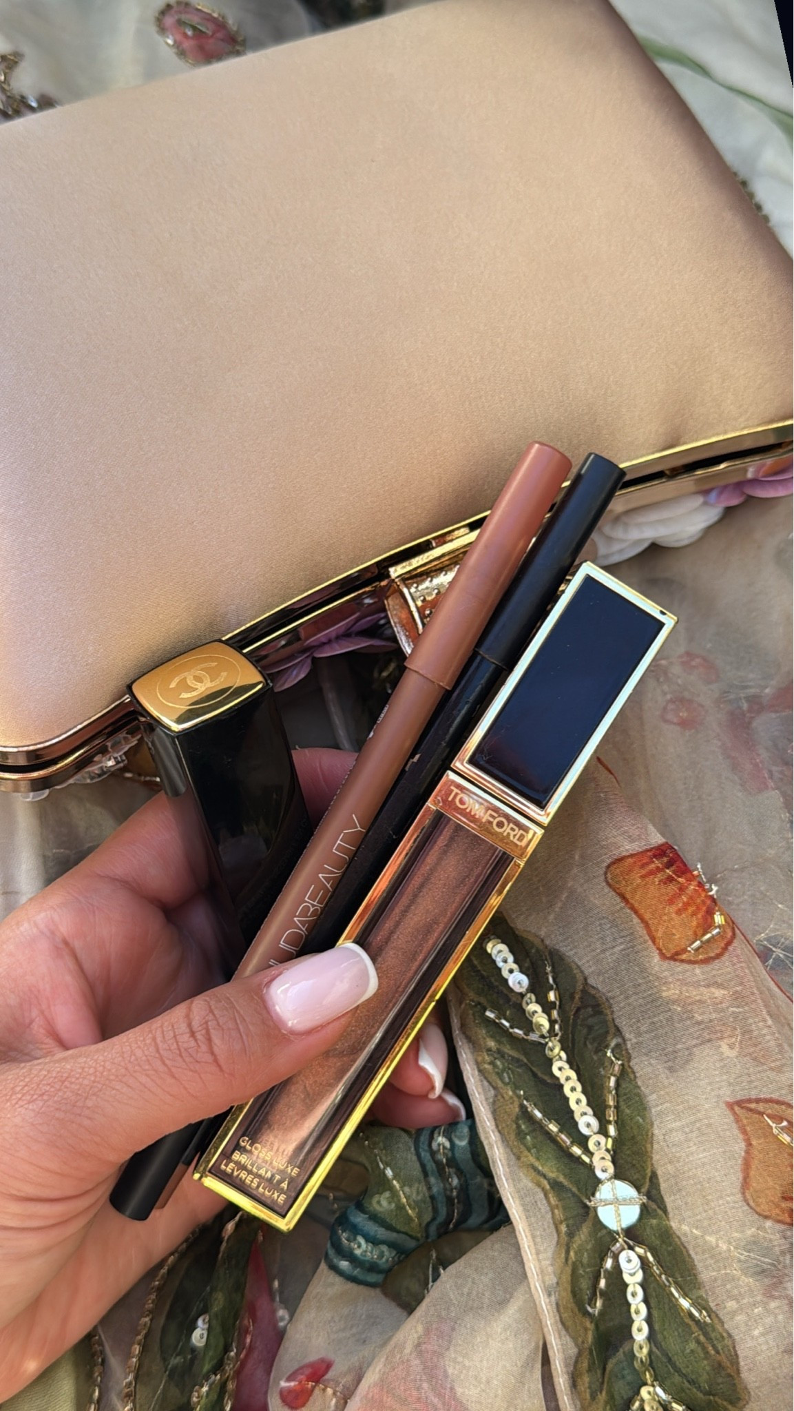 Tonight’s lip combo! 

Liner - Huda beauty Sandy beige all over 
and ABH cool brown to define outer edges 
Lipstick - 206 illusion
Lipgloss - N4 East Coast

#LTKBeauty