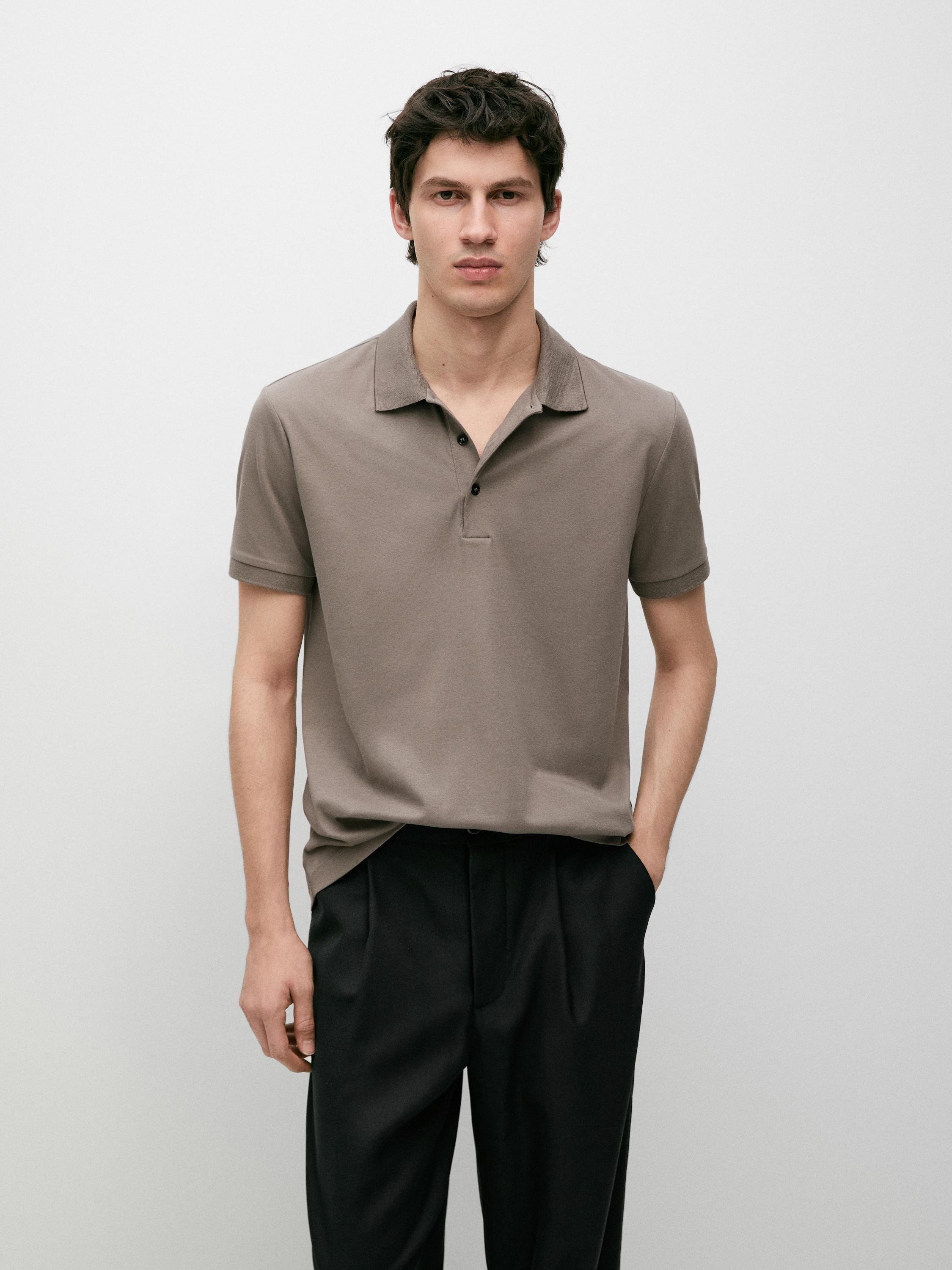 VIEW LOOK
Cotton blend short sleeve polo shirt

 $70  Colour  Mink  Add to basket | Massimo Dutti US