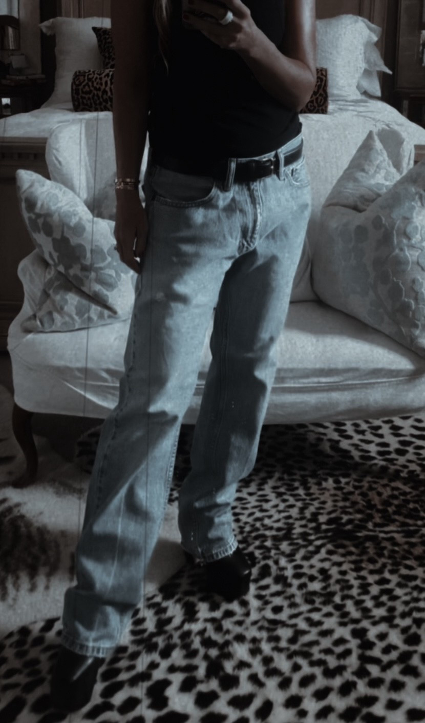 Skip the 501s (unless you want the 🦋 moment).

The move = 505s.  
Vintage fit + zipper fly = lays flatter, way more effortless.

Size up 2 → low, relaxed, off-duty energy.

Linked in LTK 🤍  
XOXH✌🏼

#LTKmomlife #LTKdayinmylife #LTKselfcare