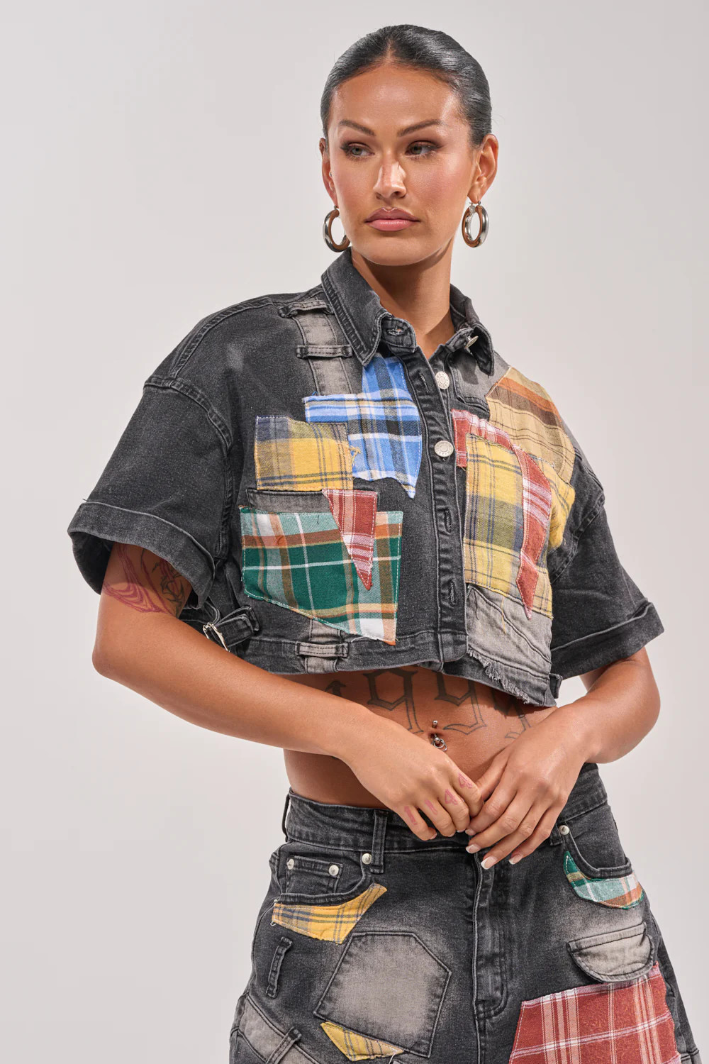 DREA MIXED PLAID CROP SHORT SLEEVE BUTTON DOWN | AKIRA